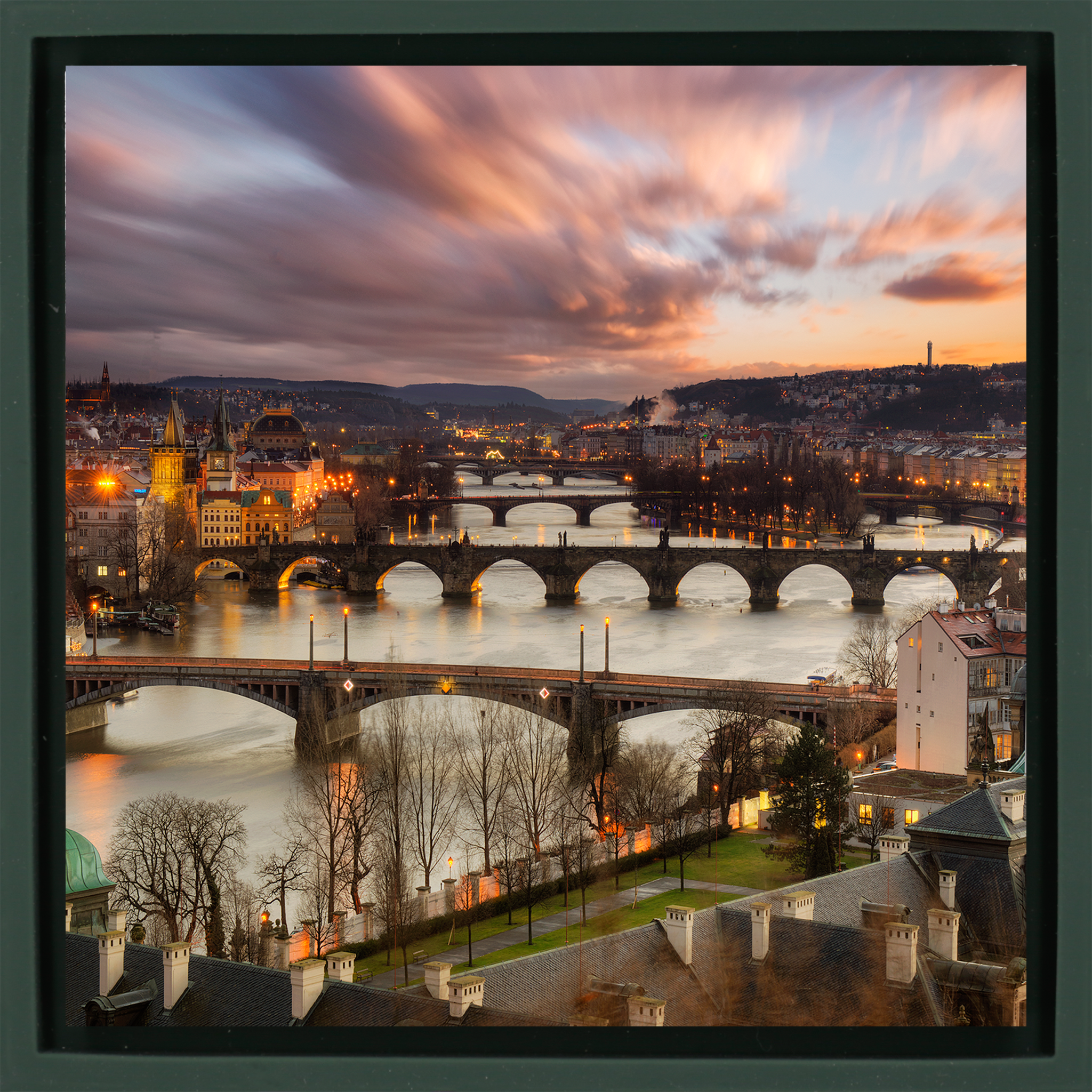 Vltava River - Donkergroene Wrapp