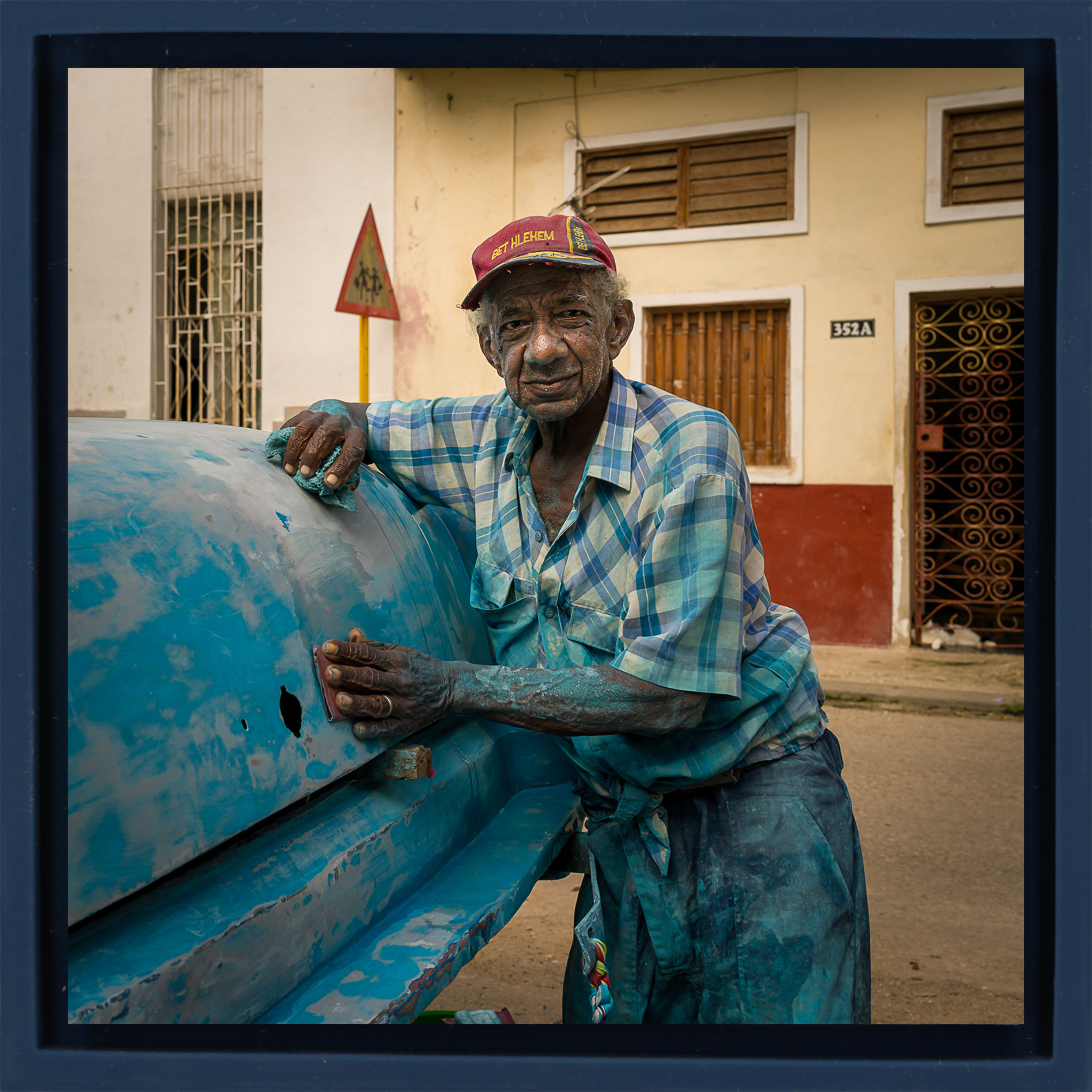 Gentle Touch – Dunkelblaue Verpackung