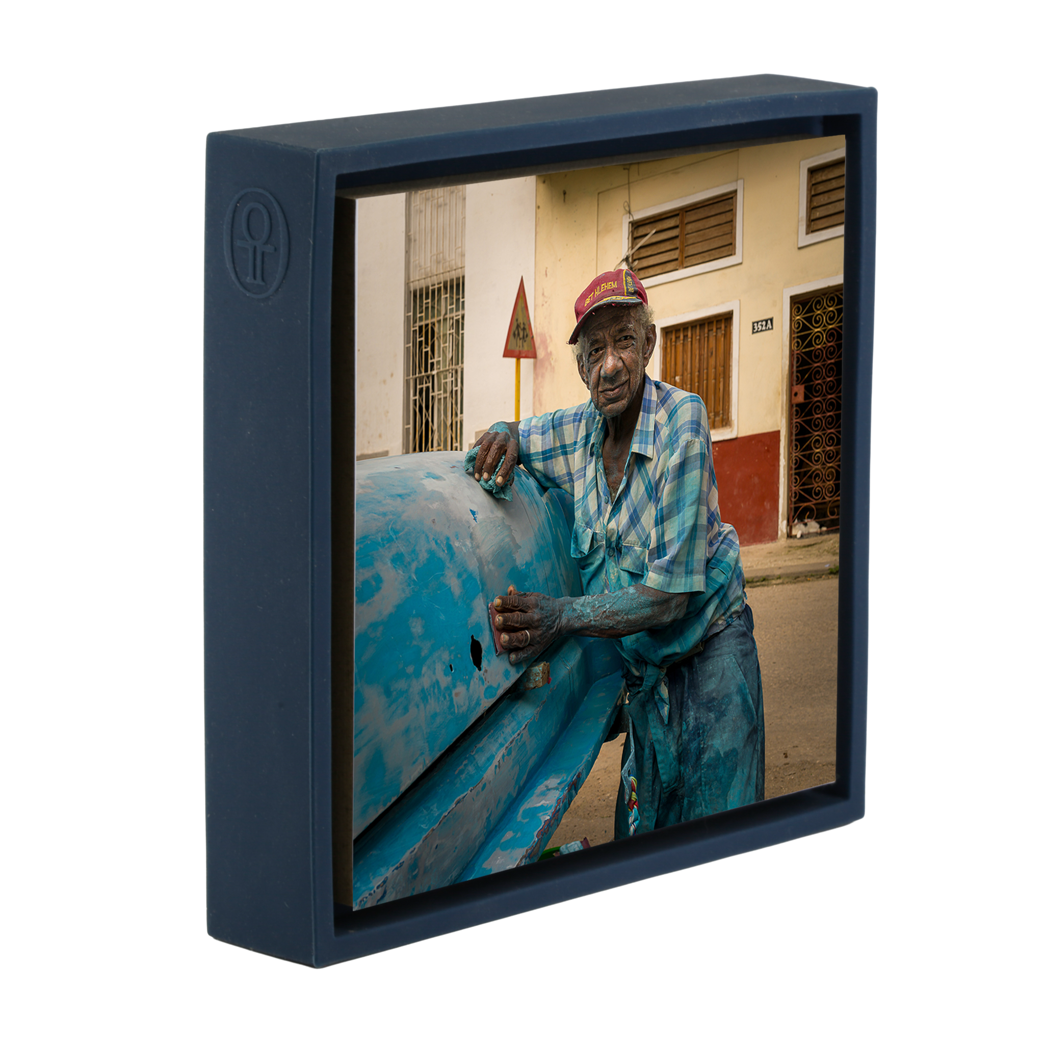 Gentle Touch – Dunkelblaue Verpackung