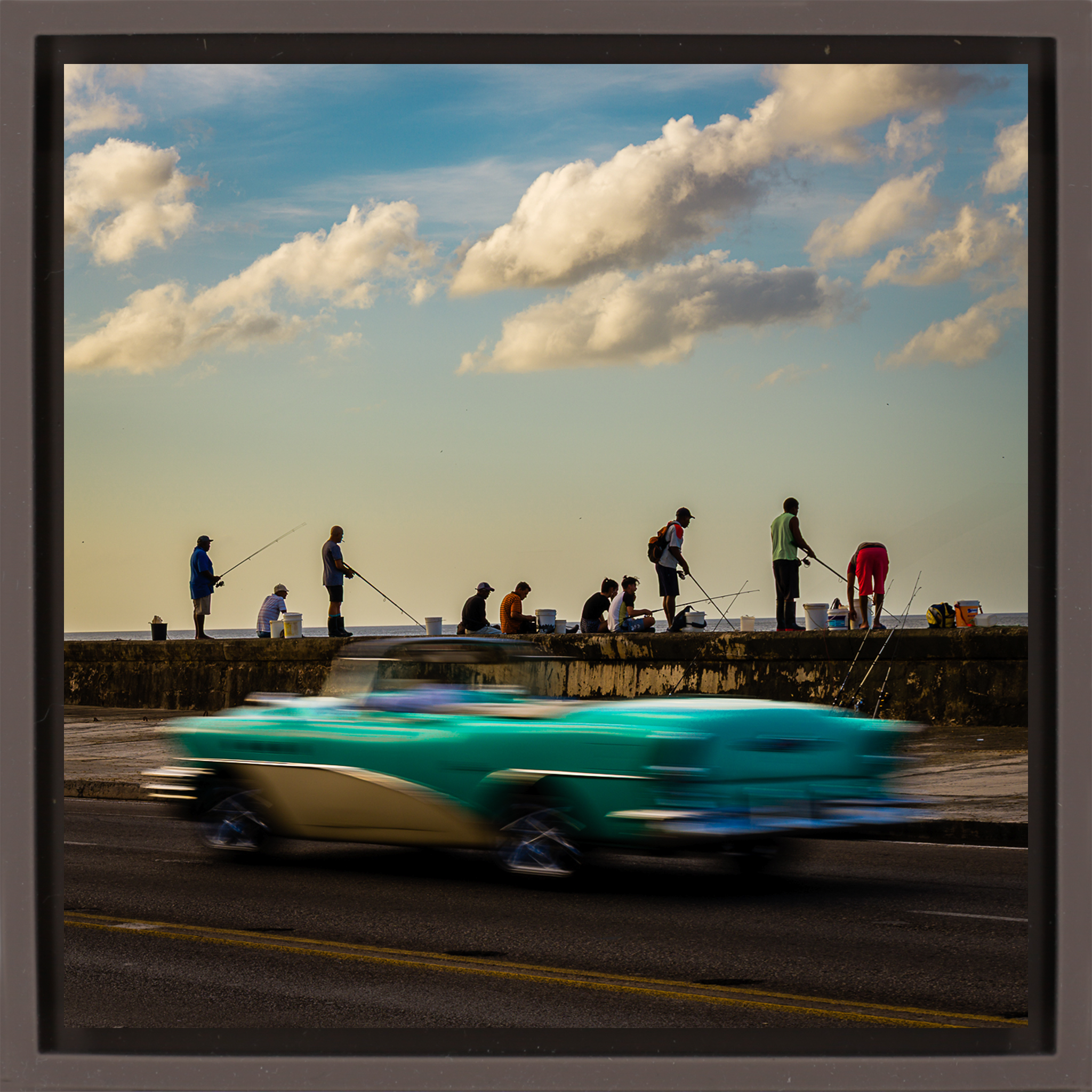 On The Malecon - Bruine Wrapp