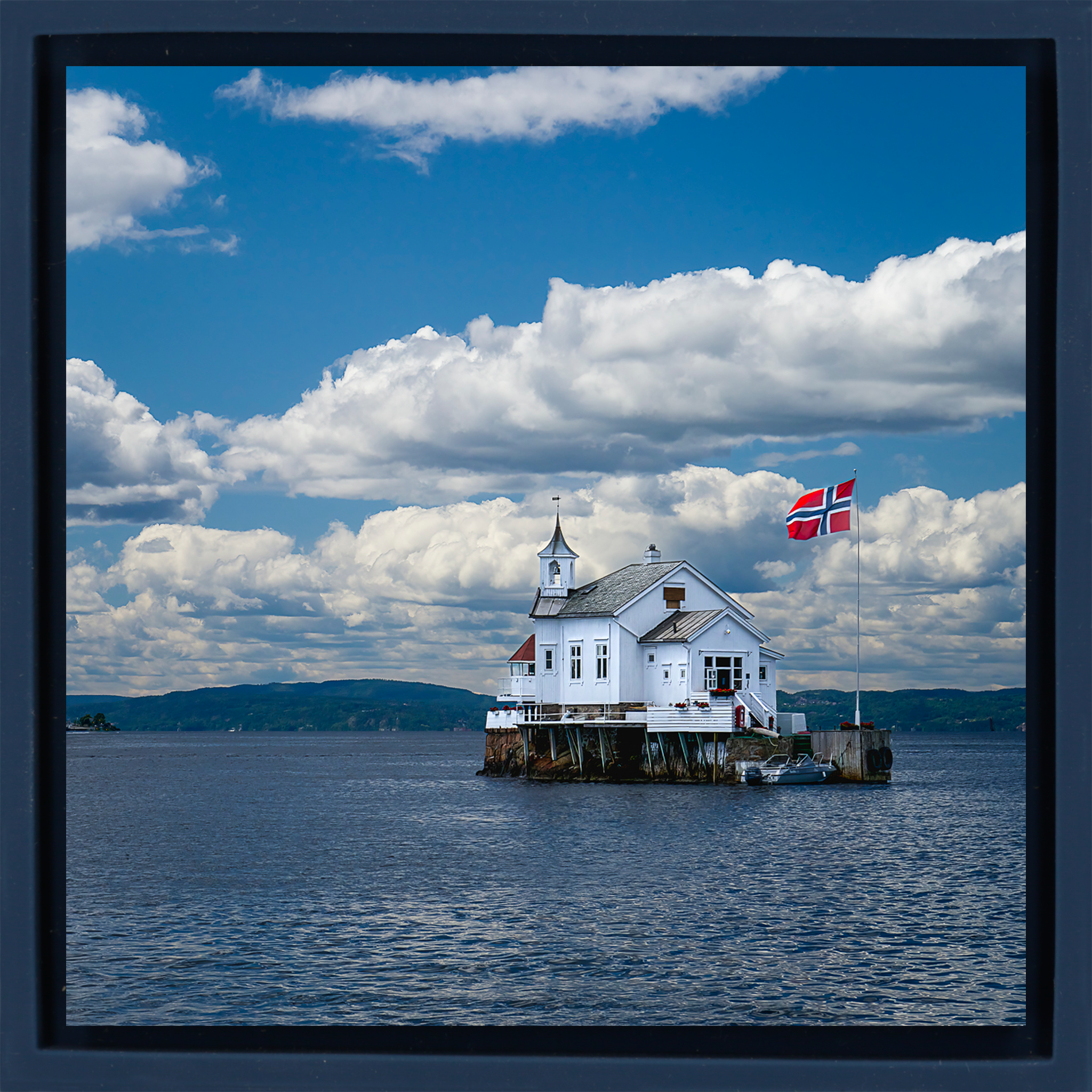 The Fjord Chapel - Donkerblauwe Wrapp