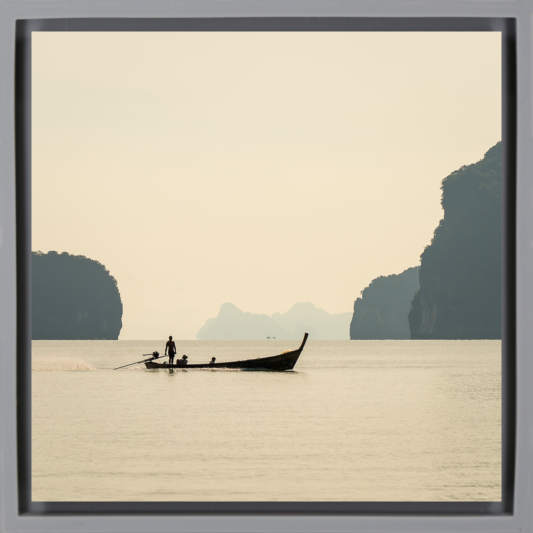 Gliding Waters - Graue Verpackung