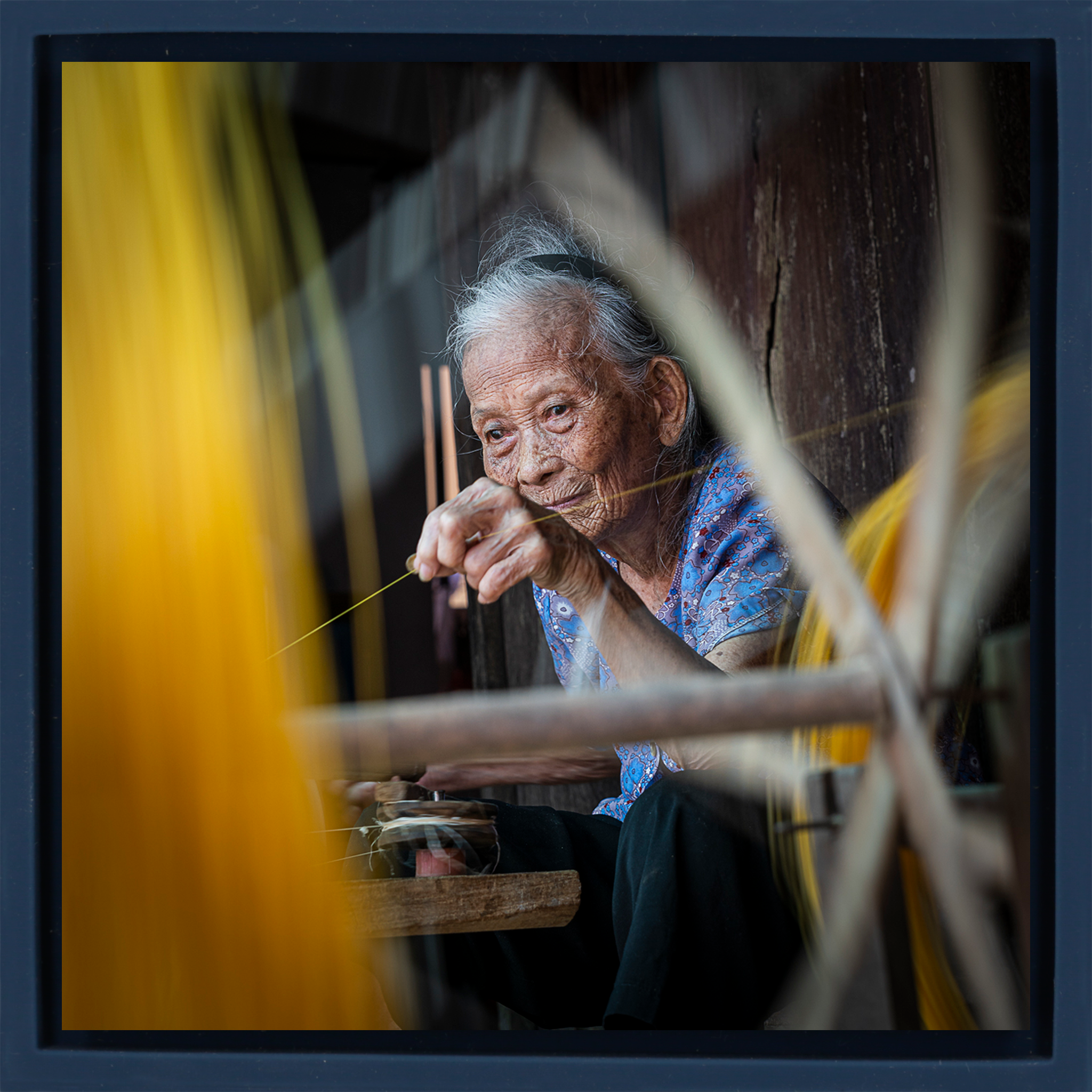 Threads of Time - Donkerblauwe Wrapp