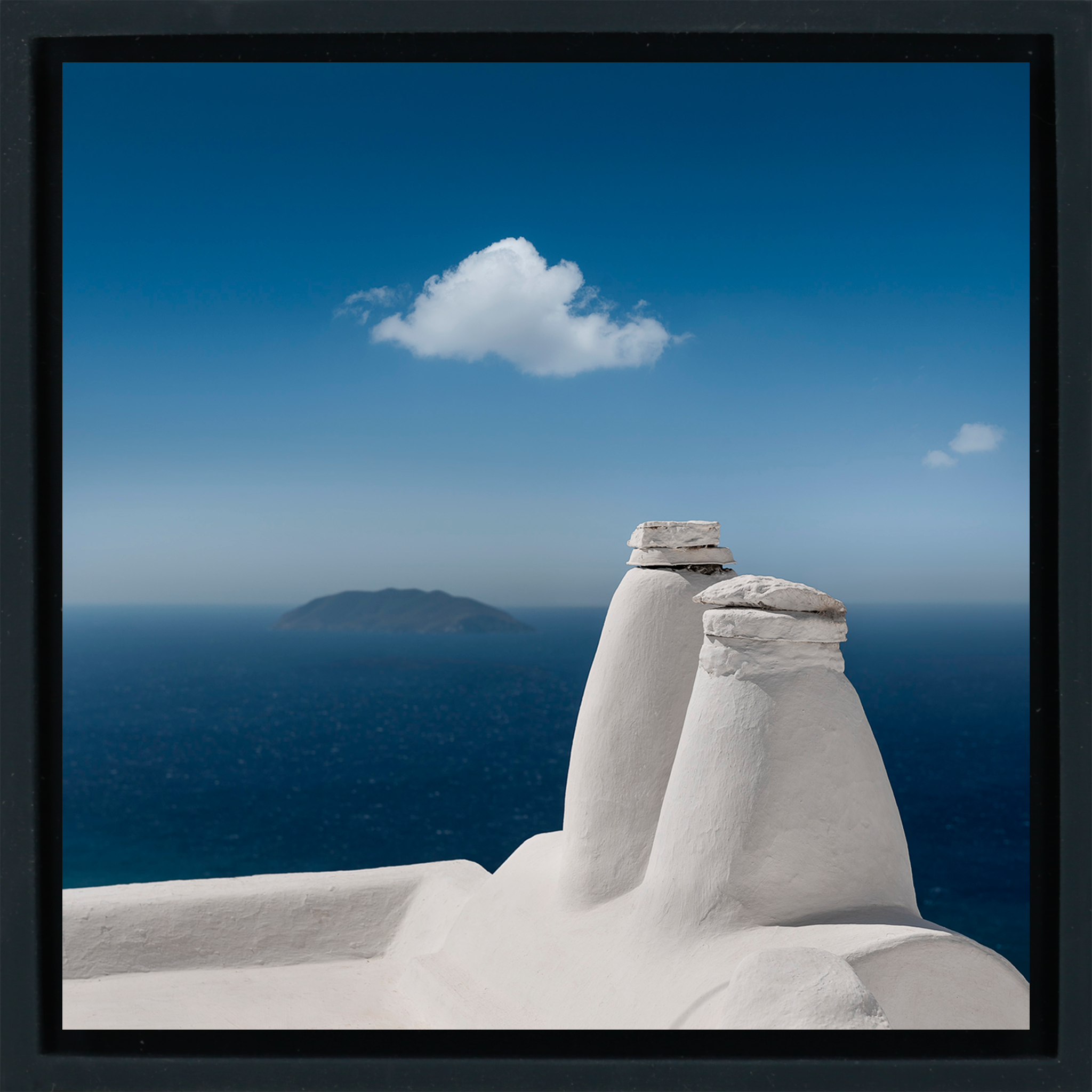 Anafi White Chimneys- Black Wrapp