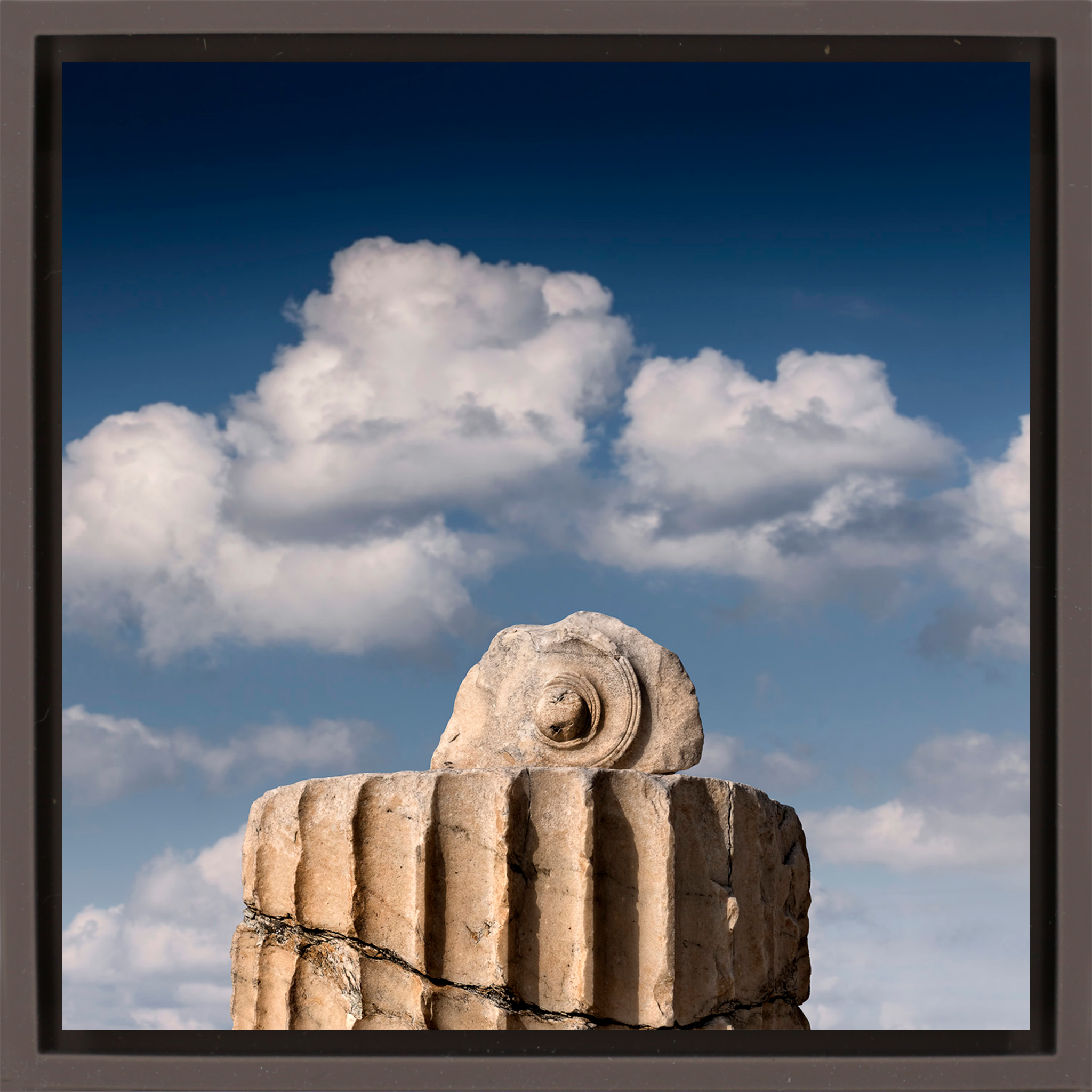 Aegean Column - Bruine Wrapp