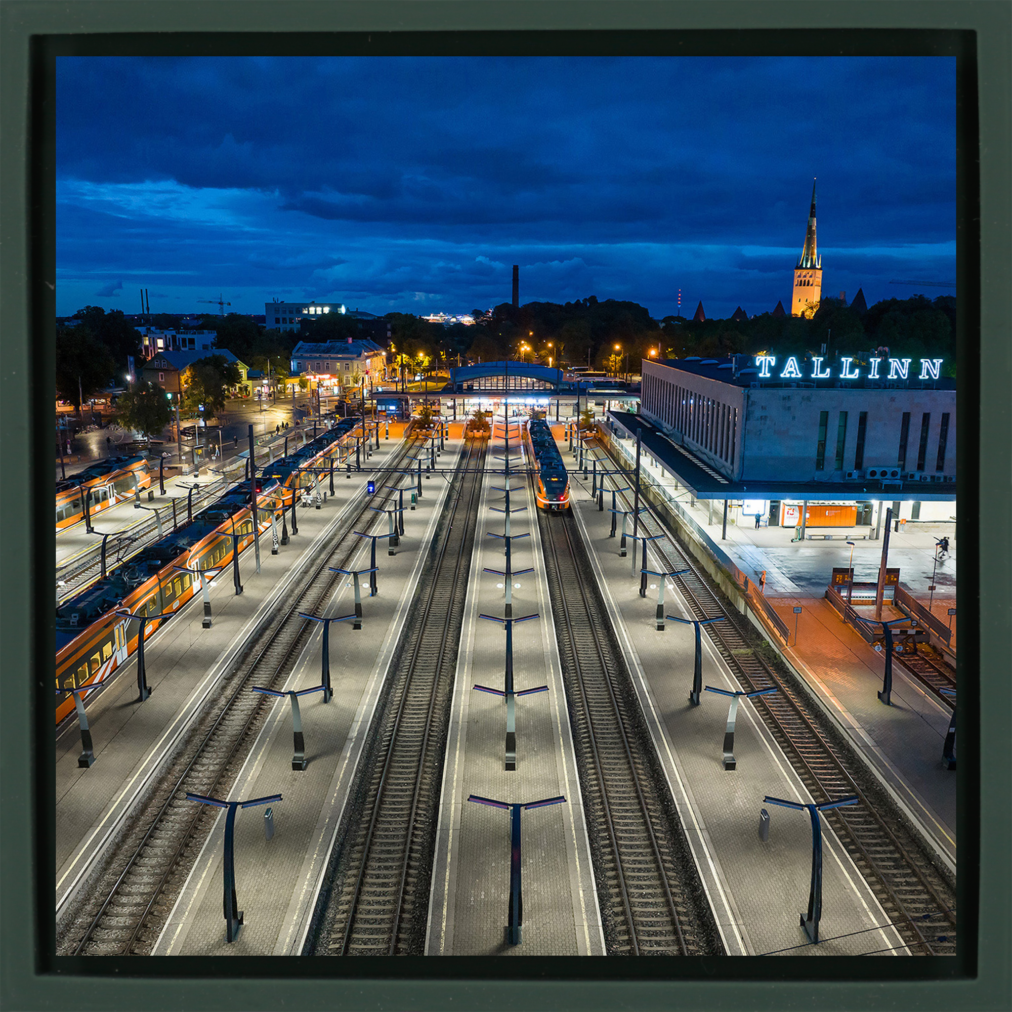 Tallinn Station - Donkergroene Wrapp