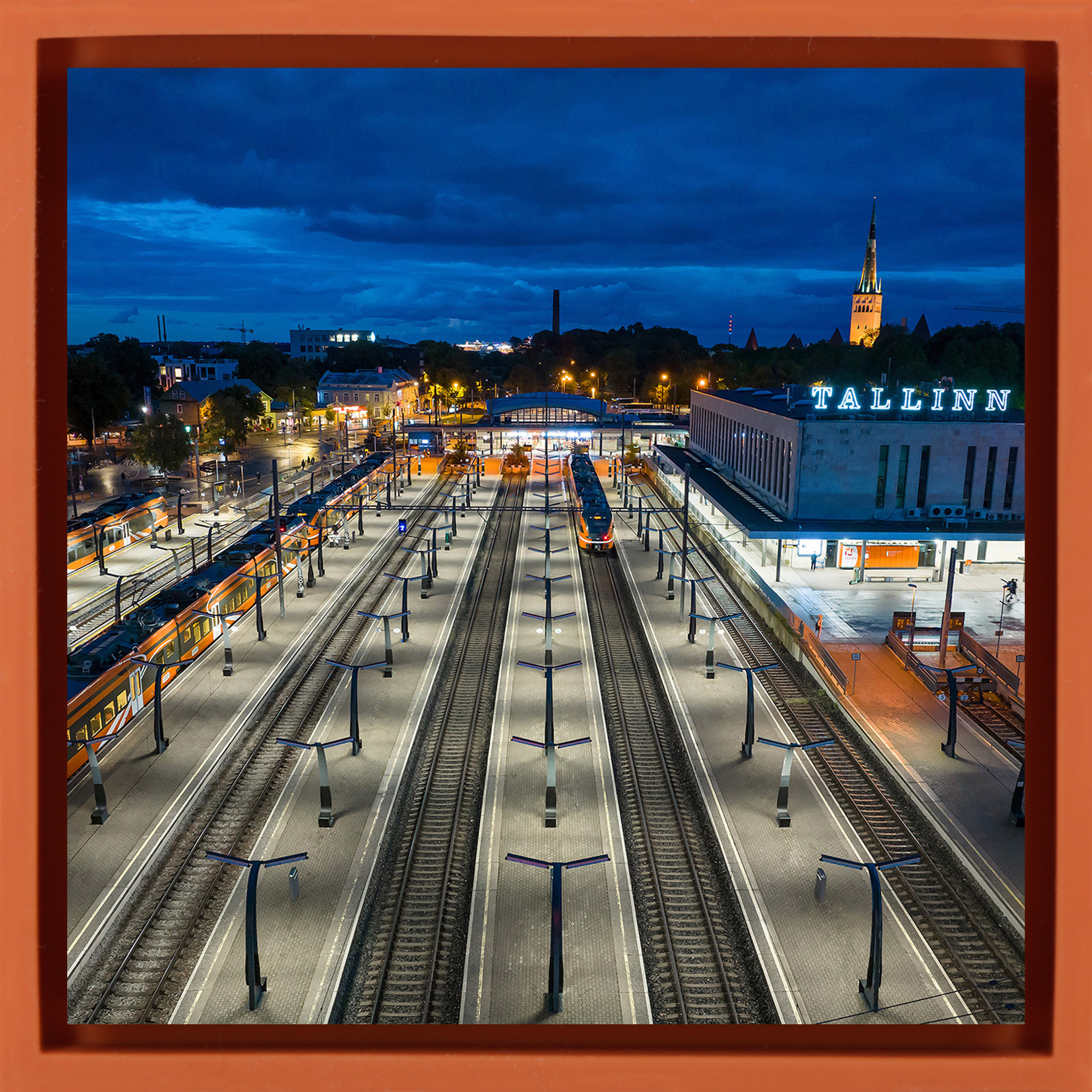 Tallinn Station - Oranje Wrapp