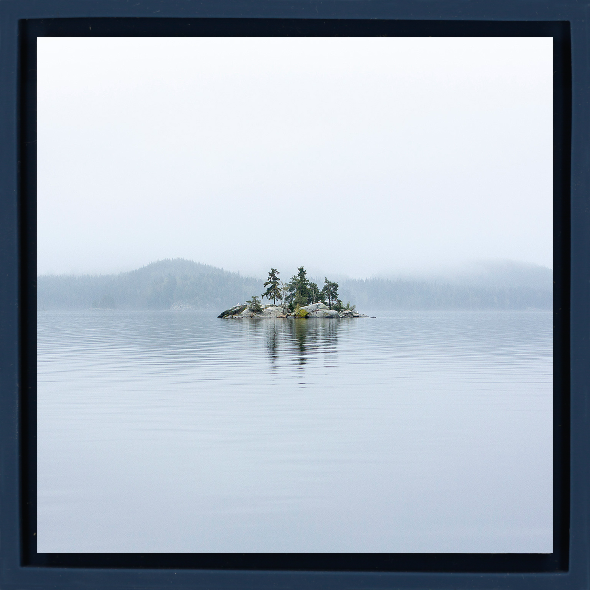 Lake Island - Dunkelblaue Verpackung