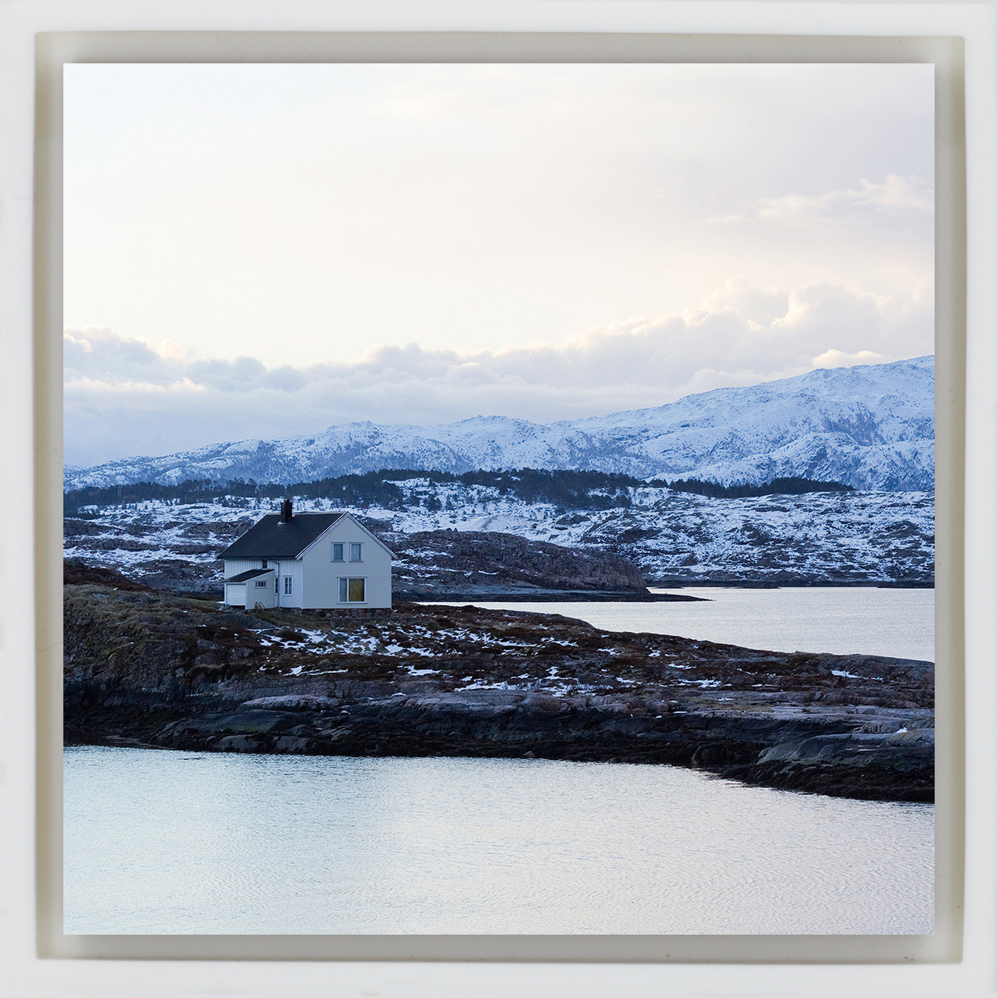 Lake House - White Wrapp