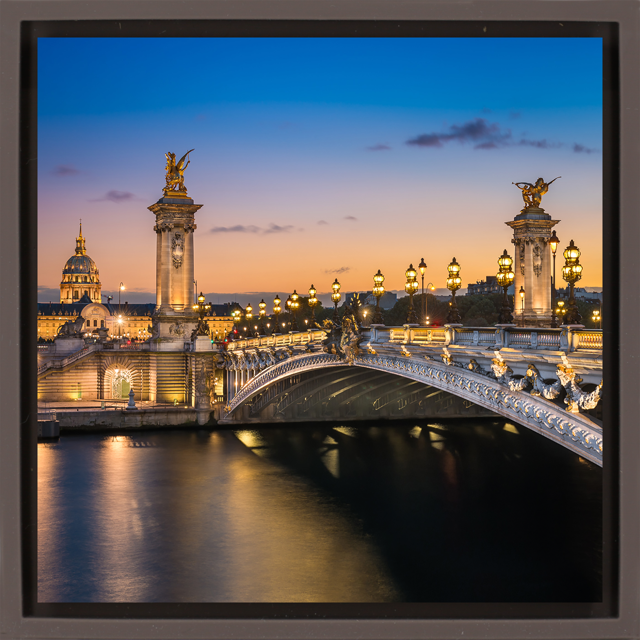 Alexandre III Bridge – Braunes Gehäuse