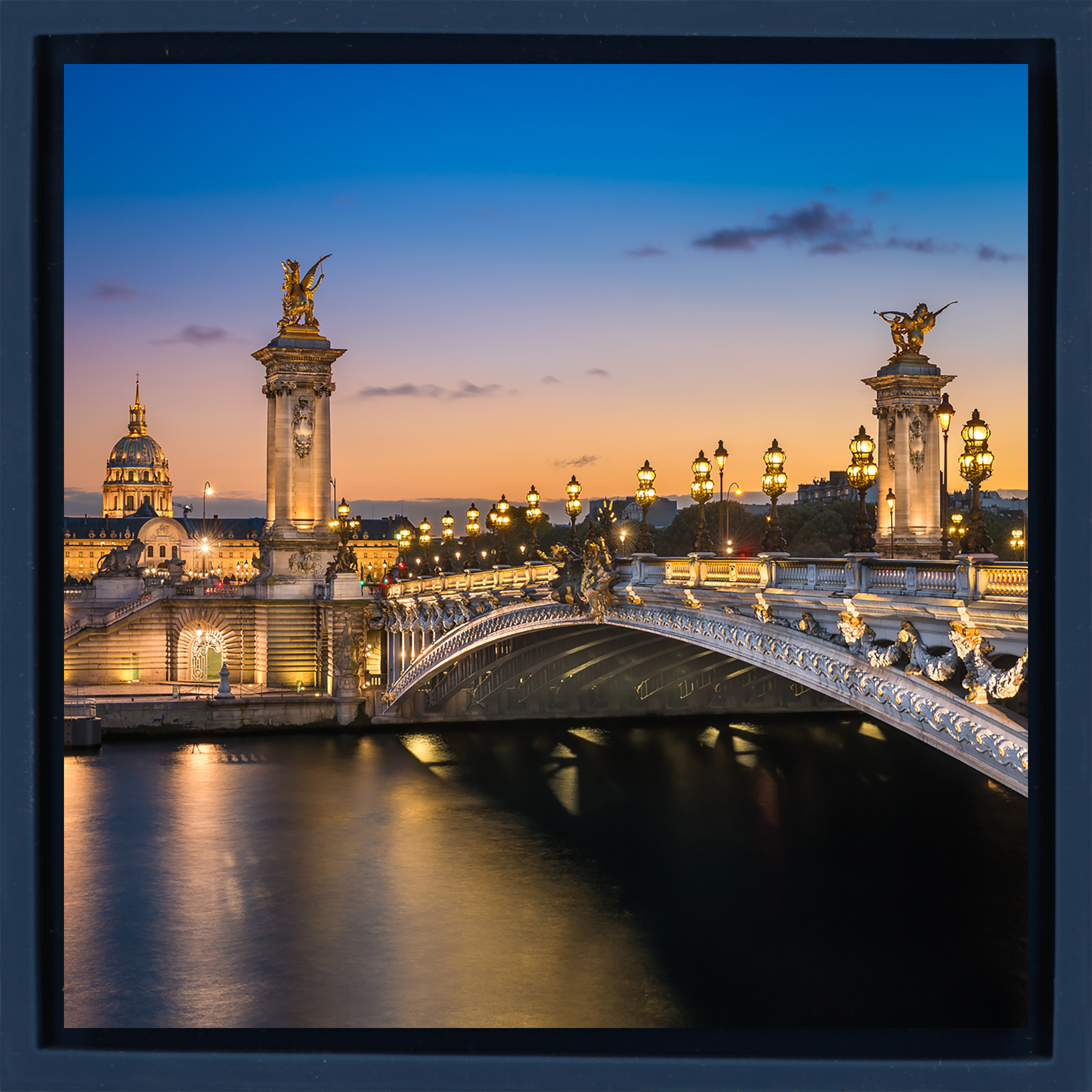 Alexandre III Bridge – Dunkelblaue Verpackung