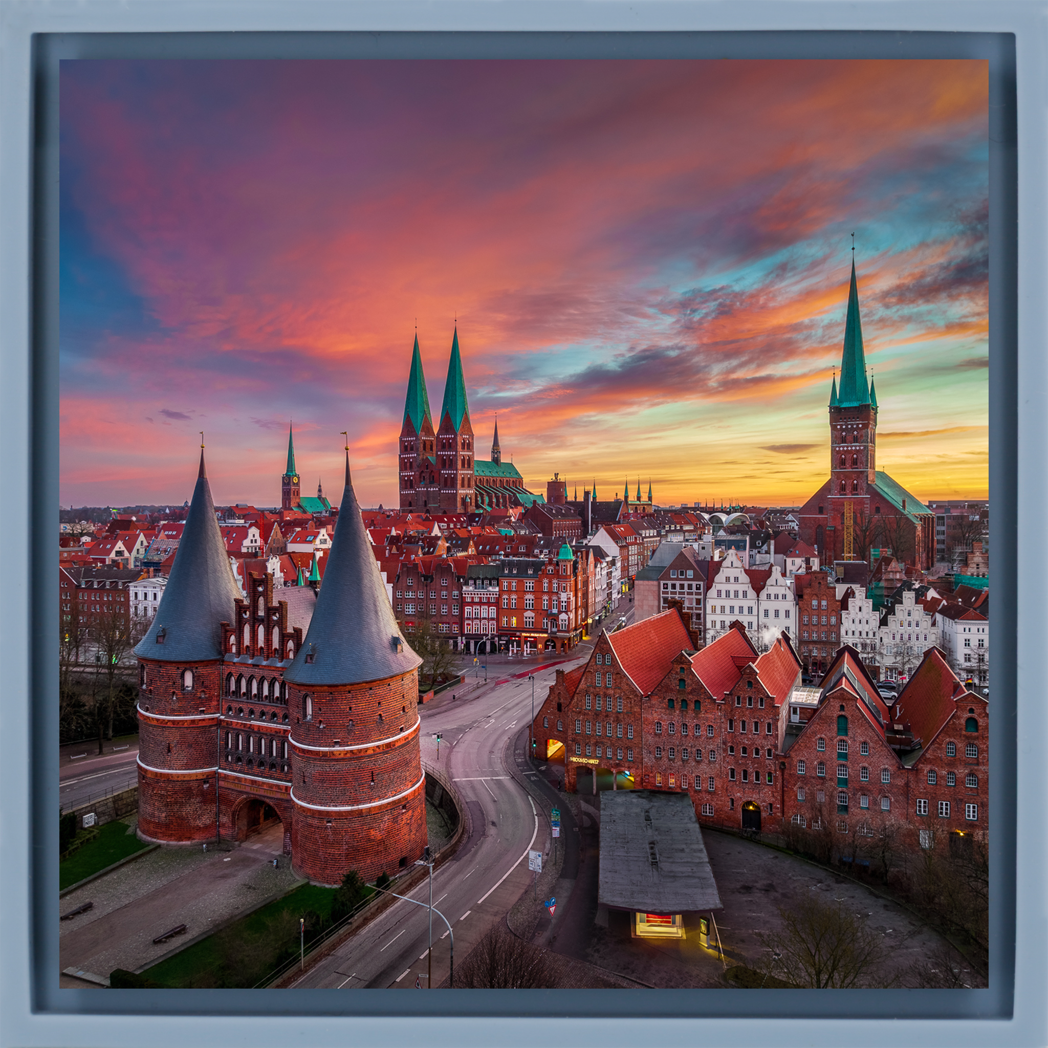 Sunrise at The Holstentor - Lichtblauwe Wrapp