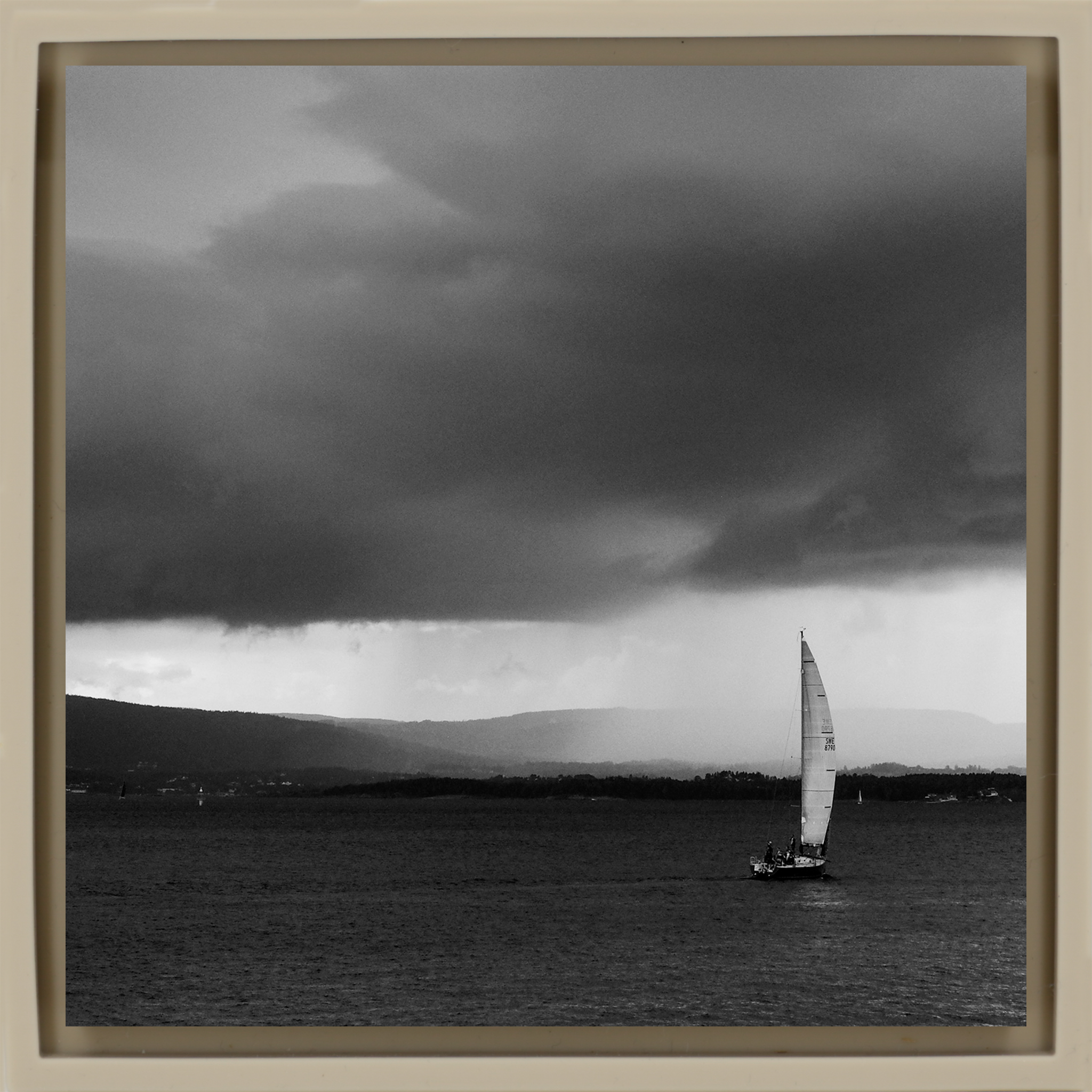 Dark Skies, Silent Sails - Zandkleurige Wrapp