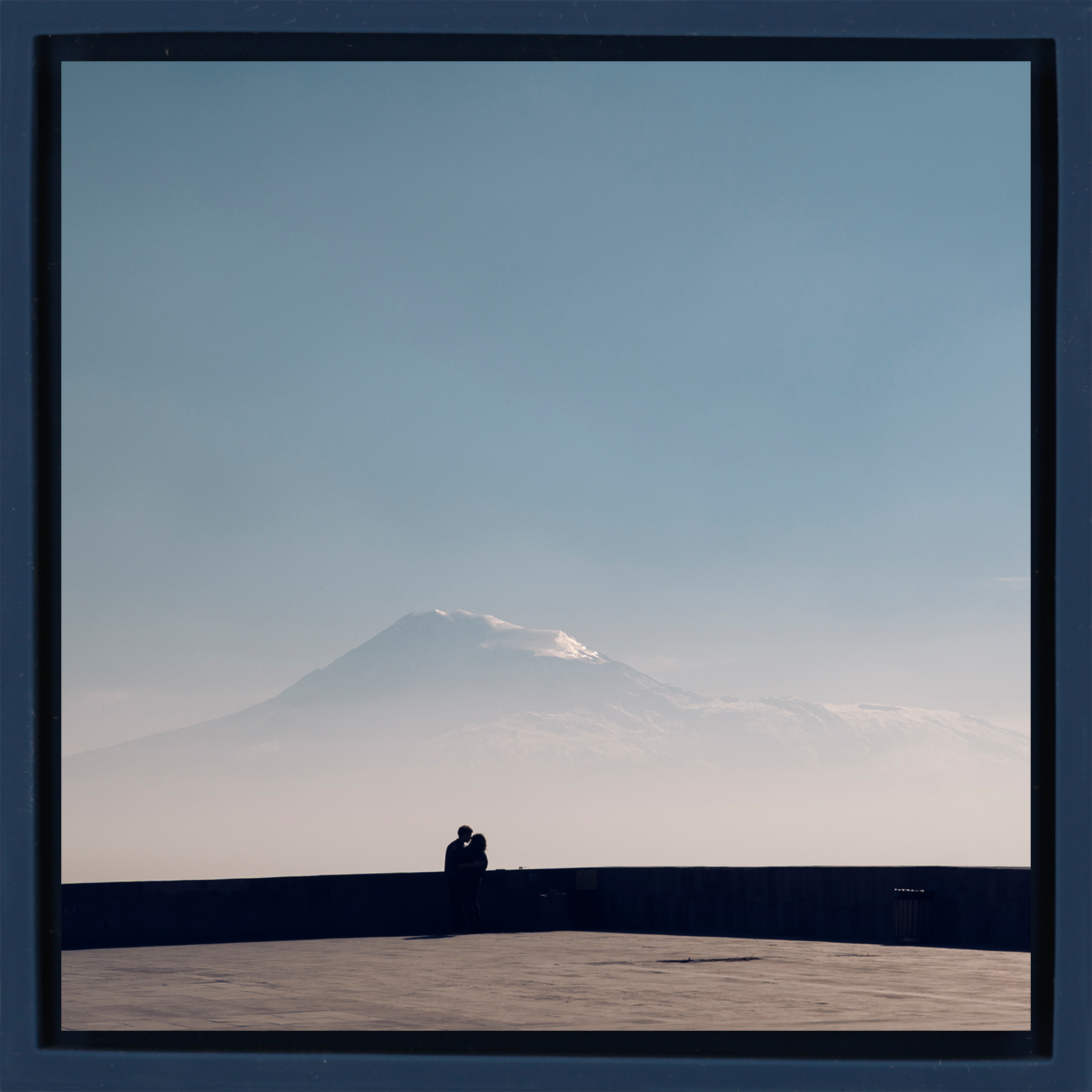 Shadows against Ararat - Donkerblauwe Wrapp