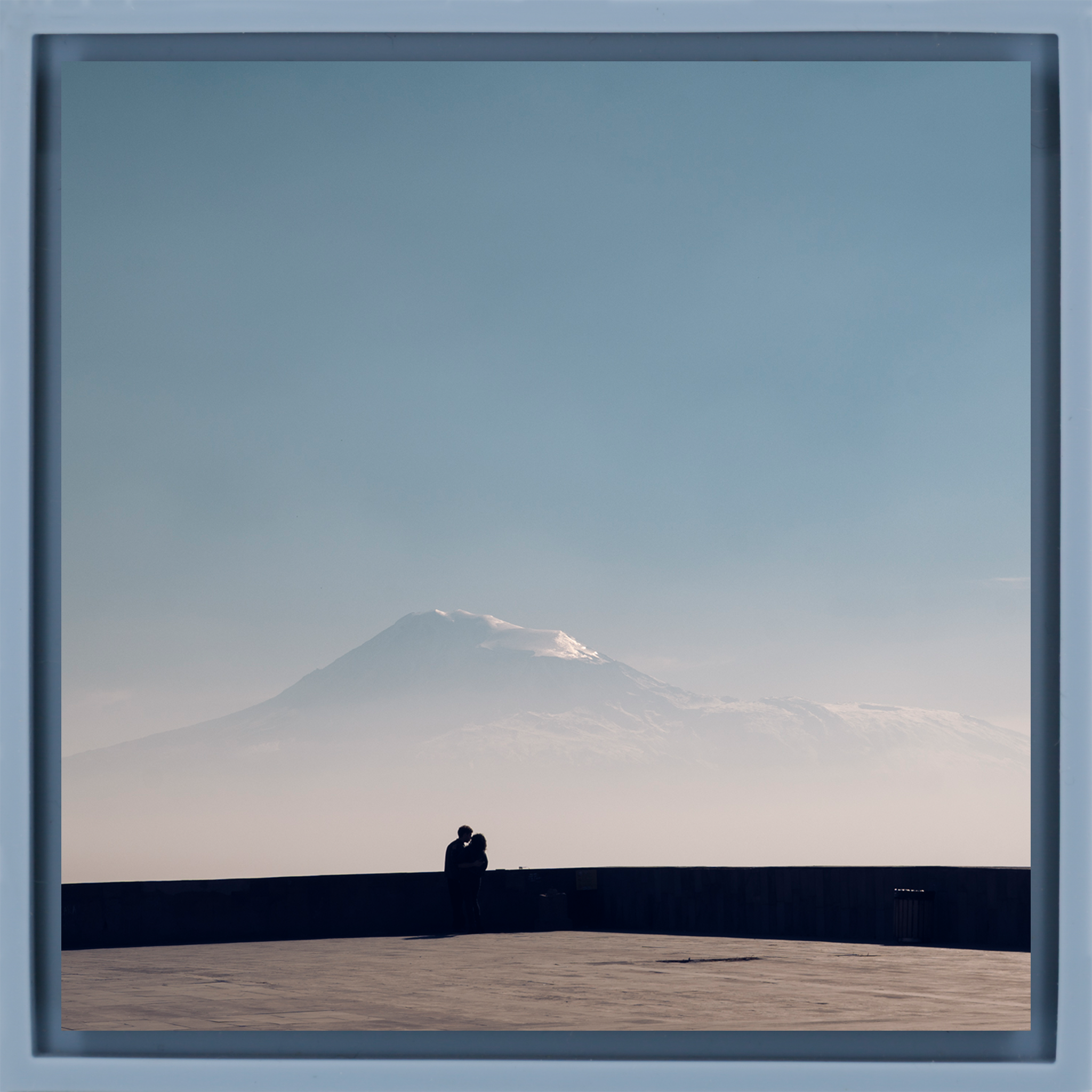 Shadows against Ararat - Lichtblauwe Wrapp