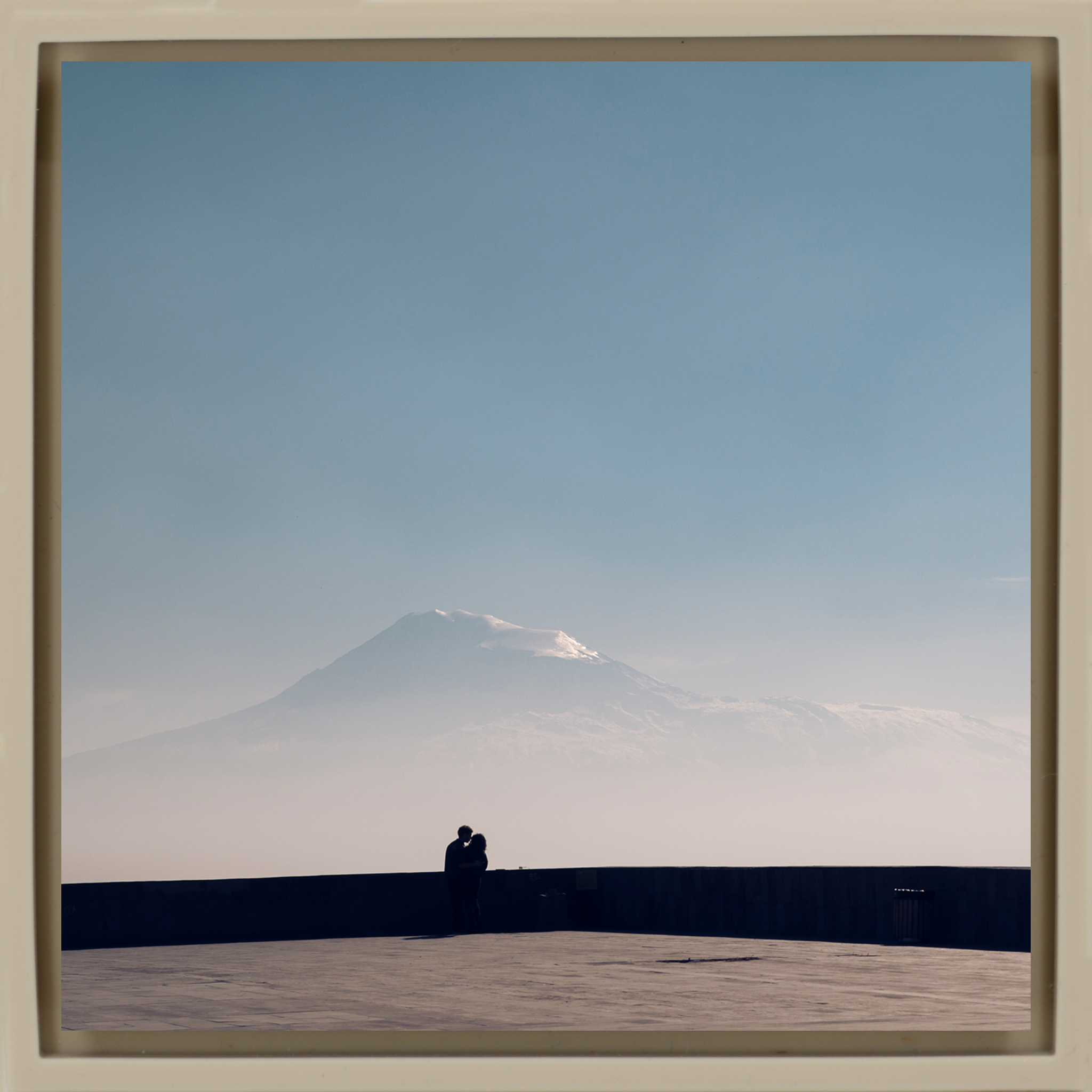 Shadows against Ararat - Zandkleurige Wrapp