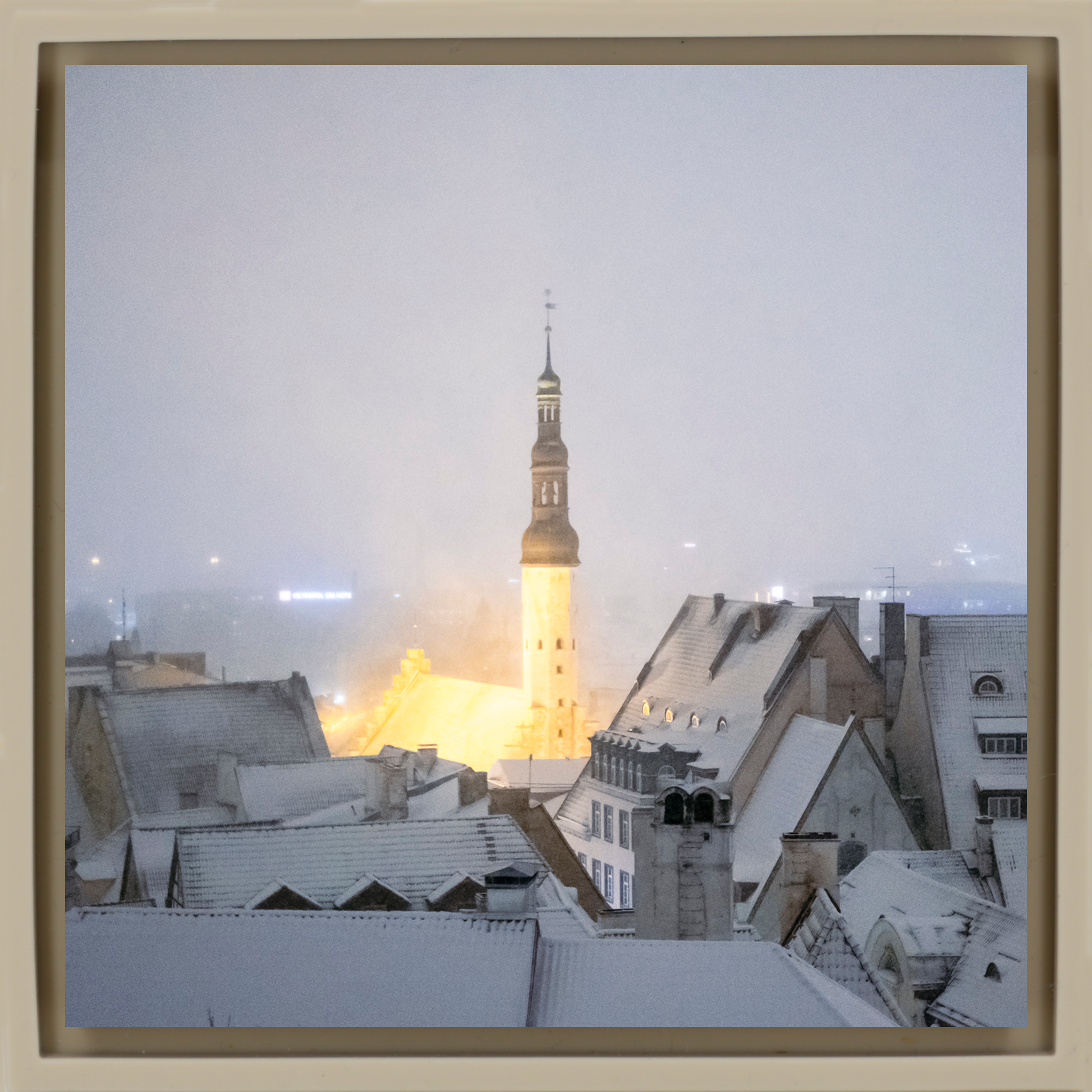 Tallinn Old Town Winter- Sand Wrapp