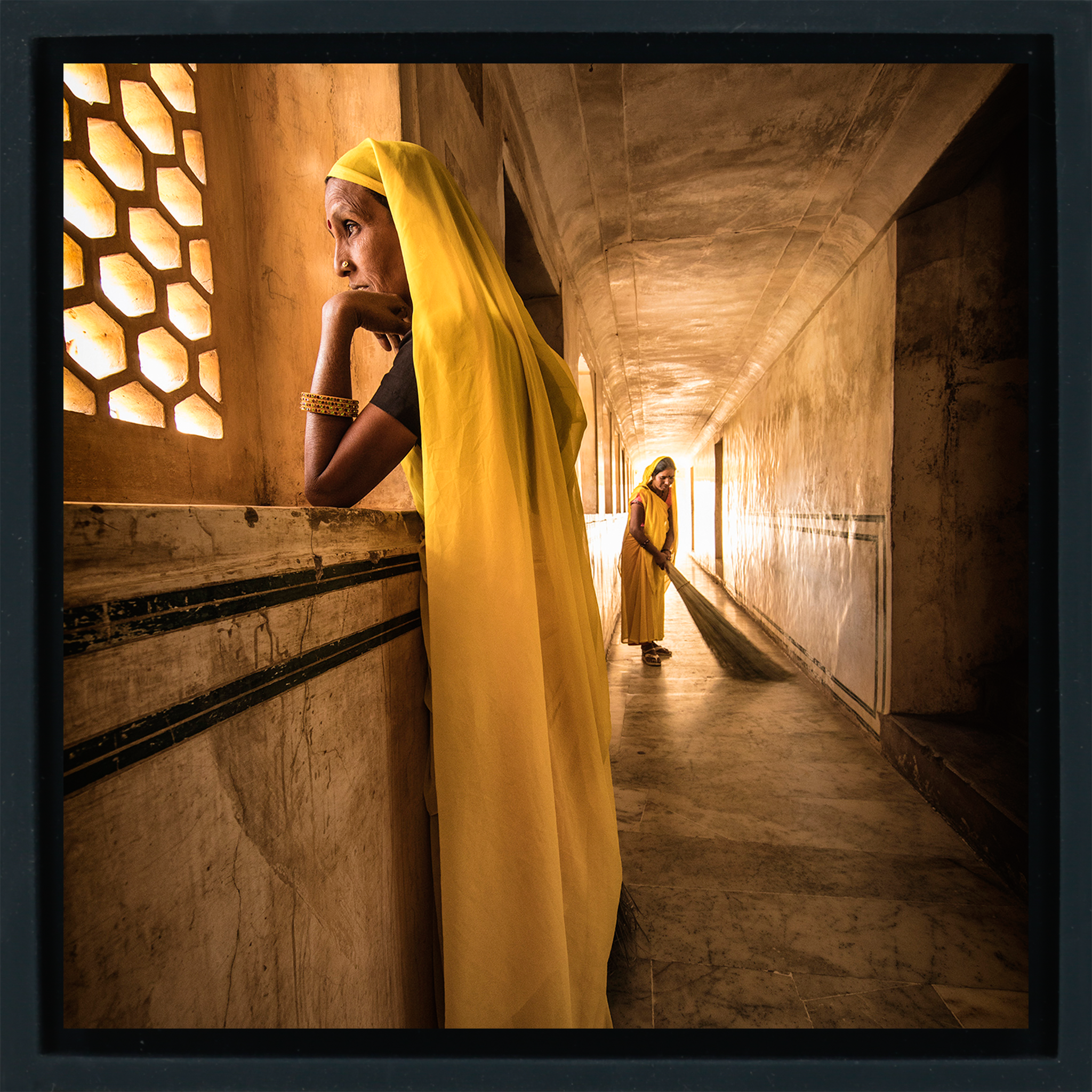 The Yellow Sweepers of Agra Fort - Zwarte Wrapp