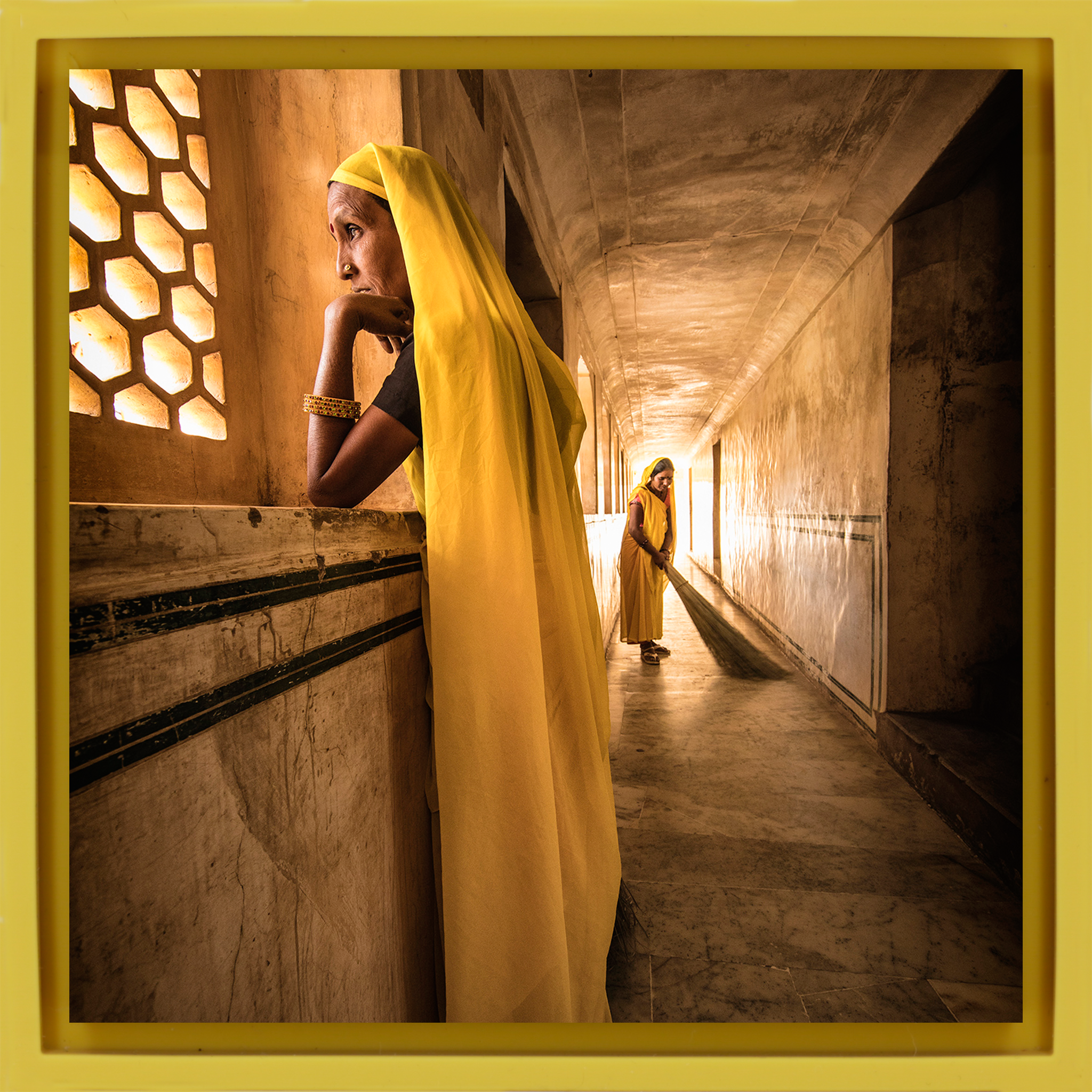 The Yellow Sweepers of Agra Fort - Gele Wrapp