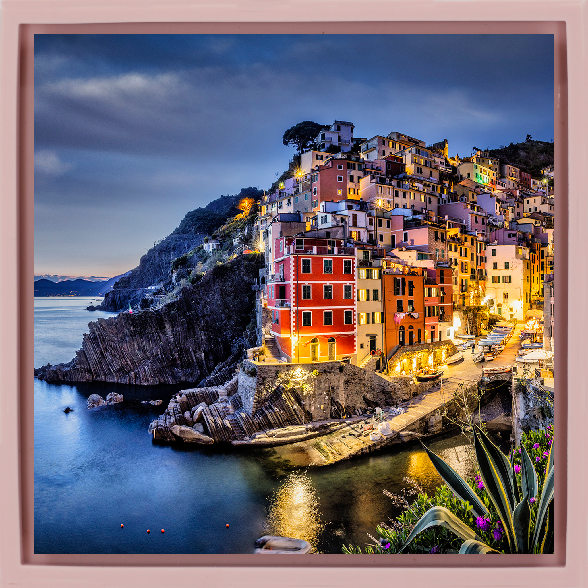 Riomaggiore in The Cinque Terra - Roze Wrapp