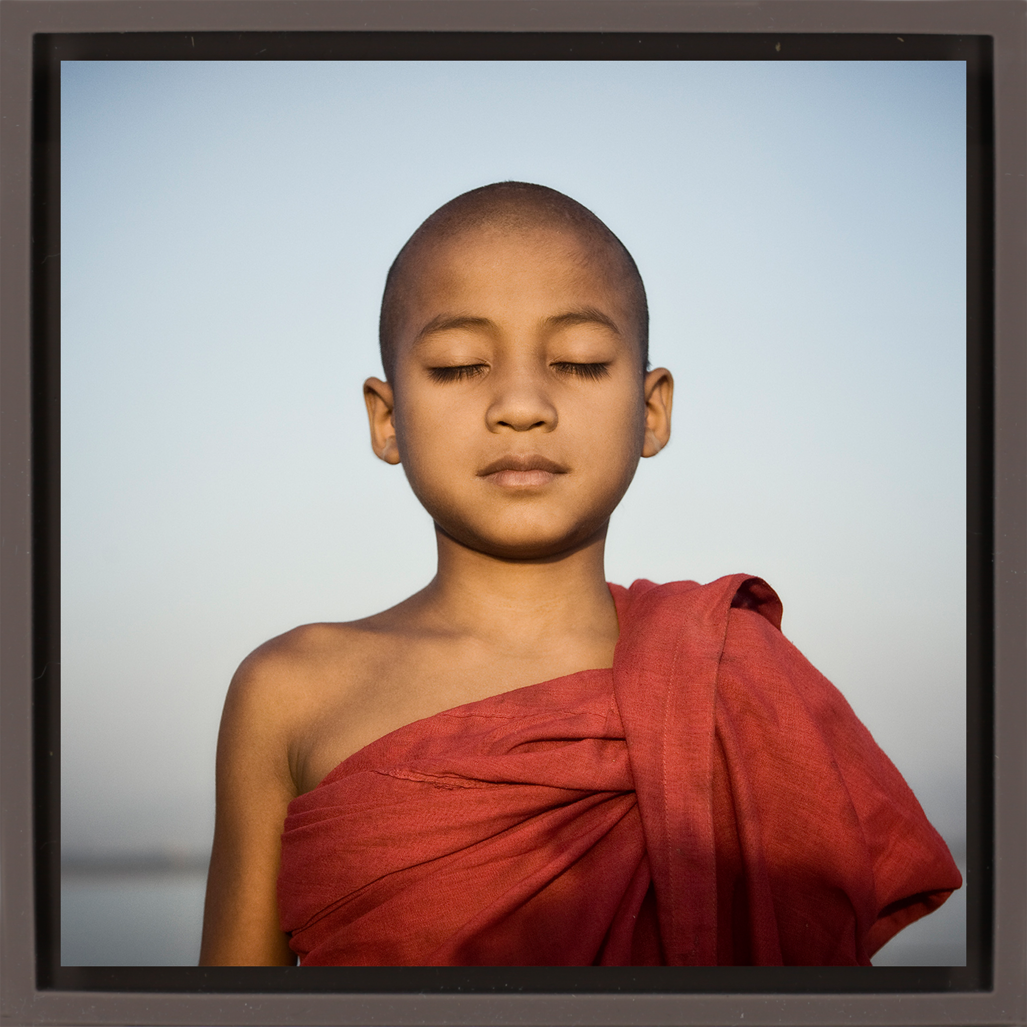 Novice Monk in Mandalay - Bruine Wrapp
