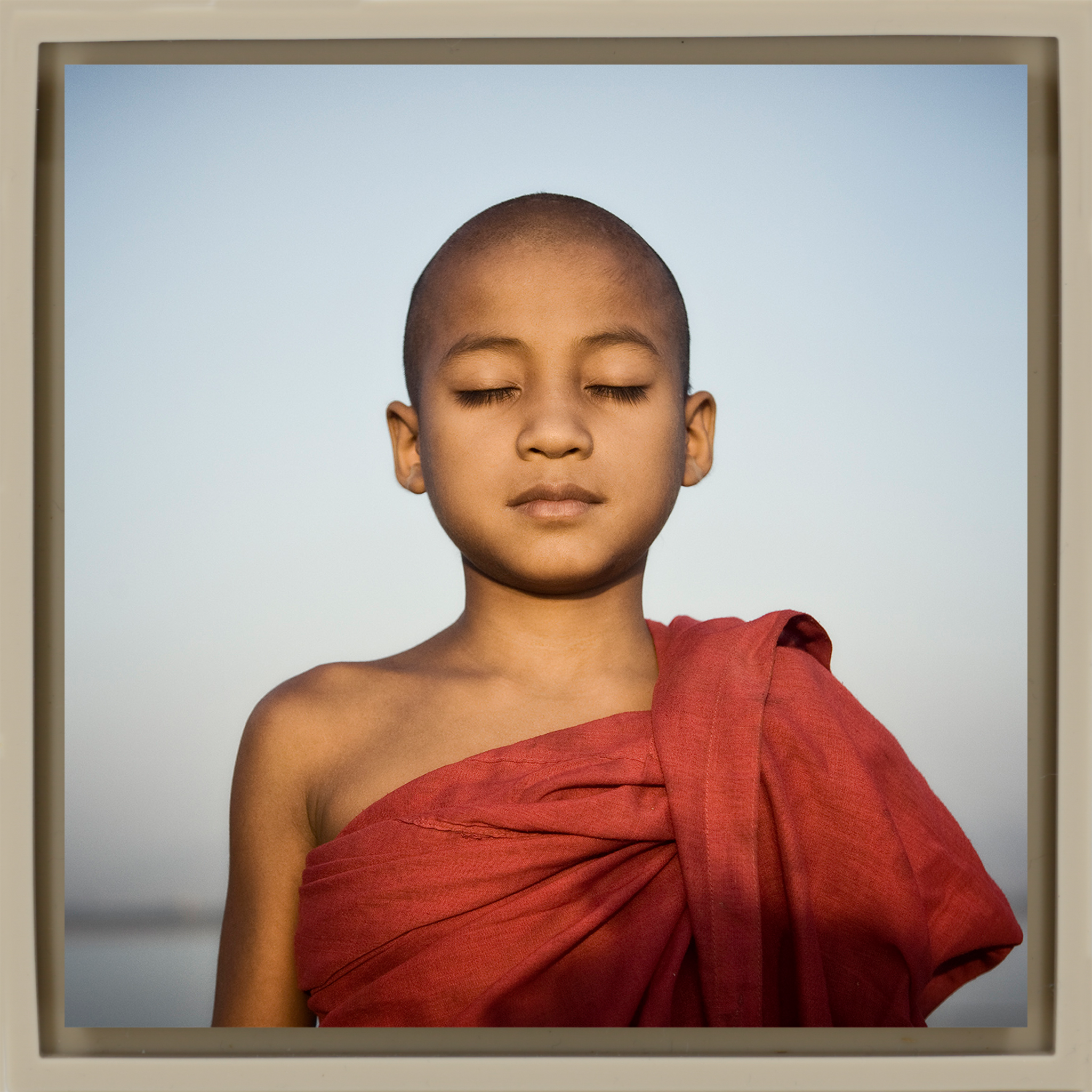 Novice Monk in Mandalay - Zandkleurige Wrapp