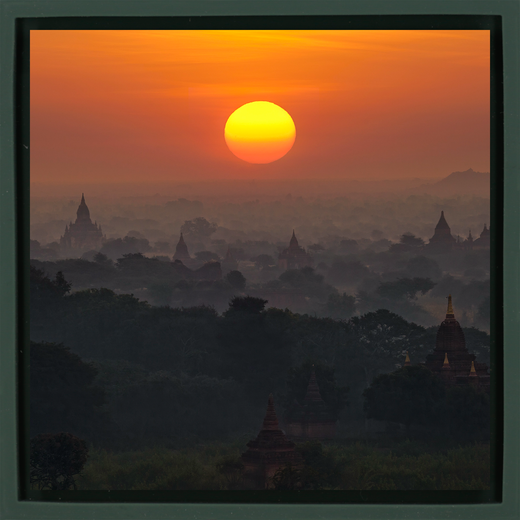 The Temples of Bagan - Donkergroene Wrapp