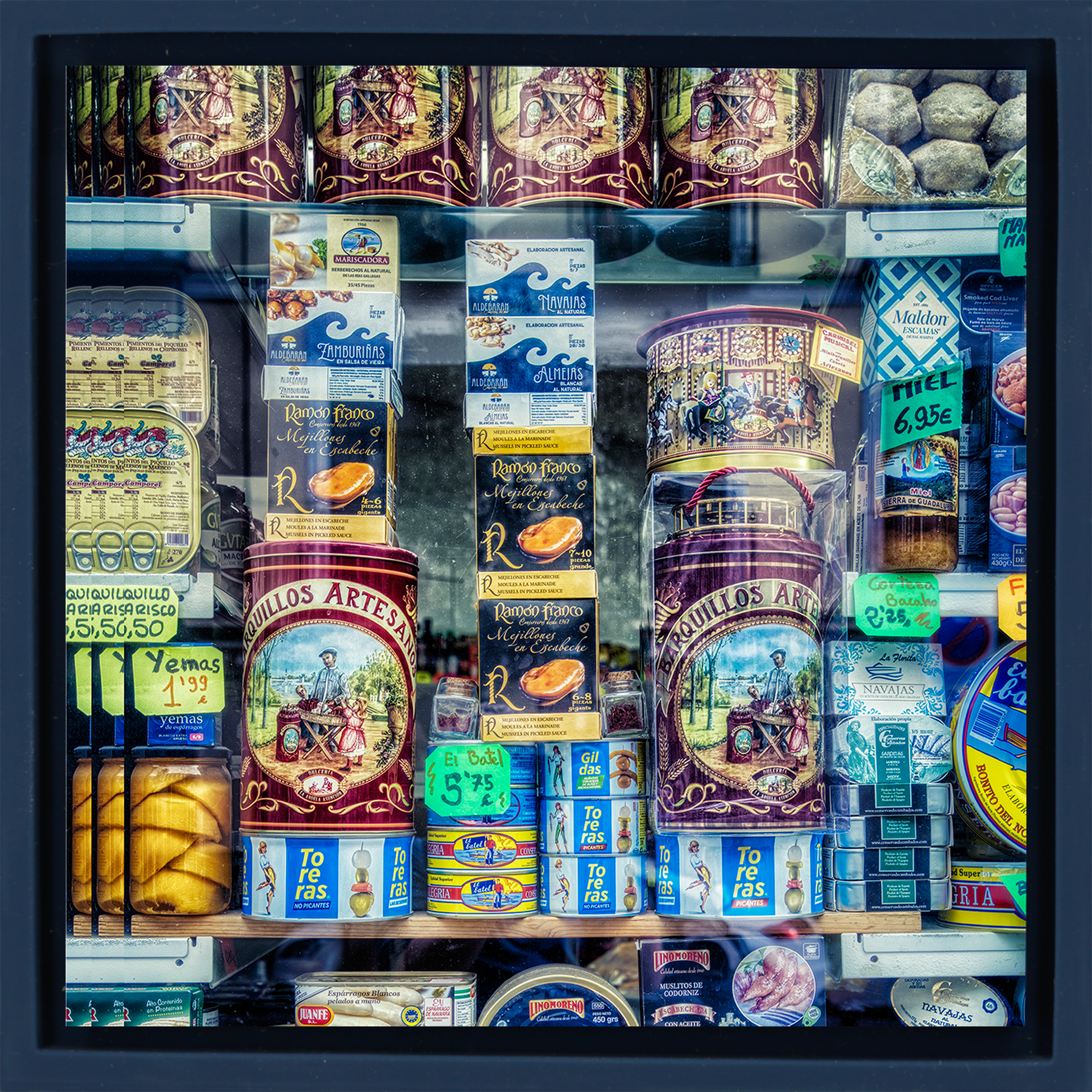 Madrid Shop Window- Dark Blue Wrapp