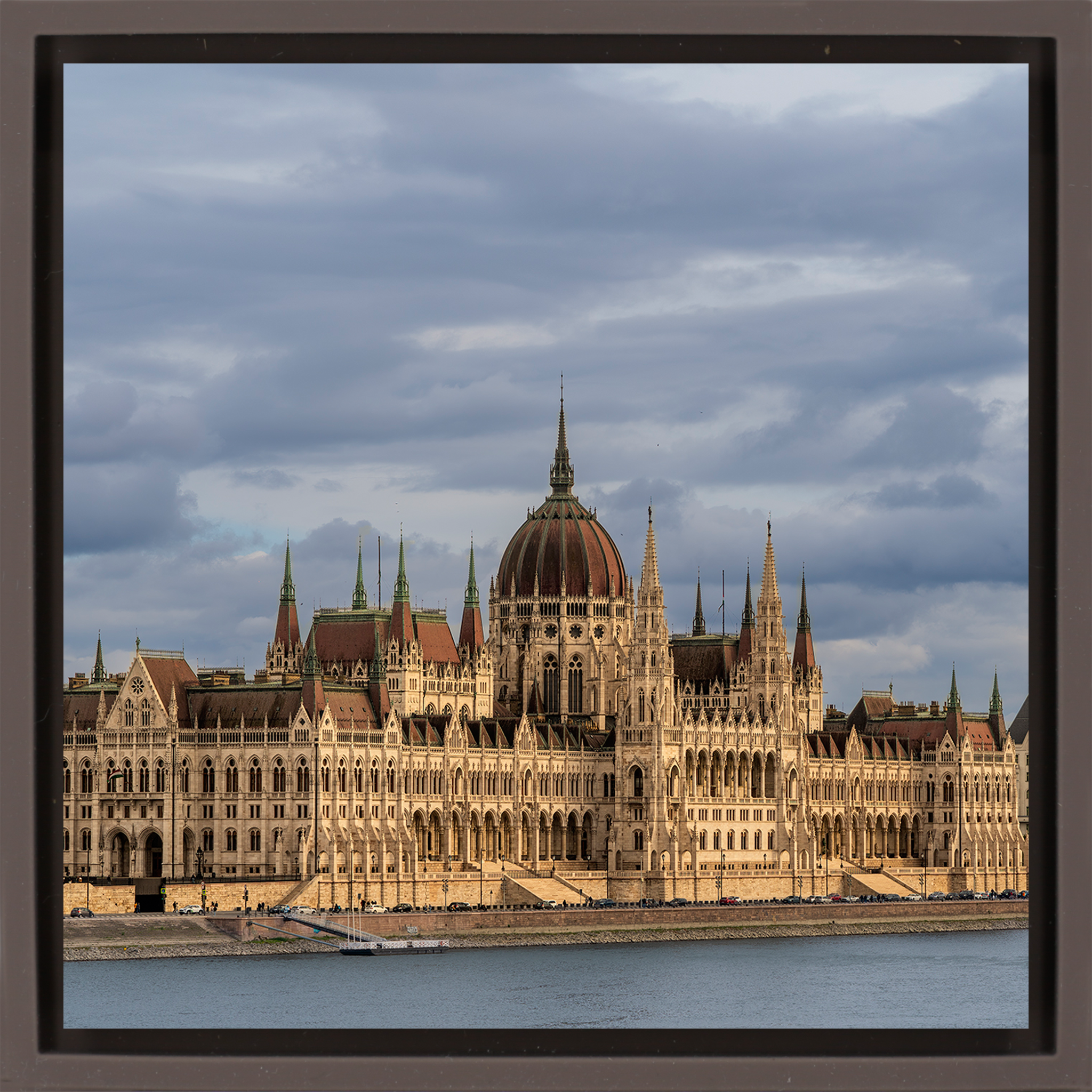 Parliament at the Danube - Bruine Wrapp