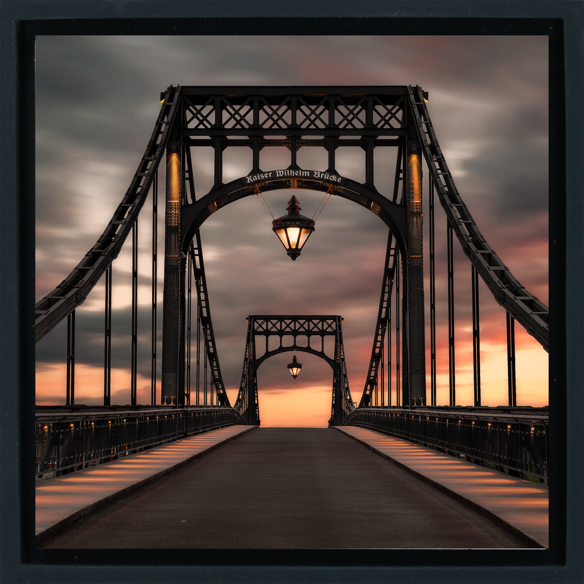 Kaiser Wilhelm Brucke- Black Wrapp