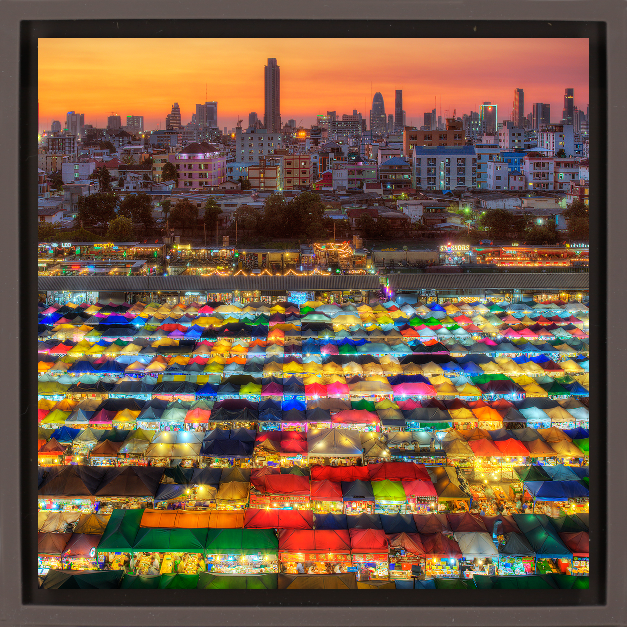 Rod Fai Market- Brown Wrapp