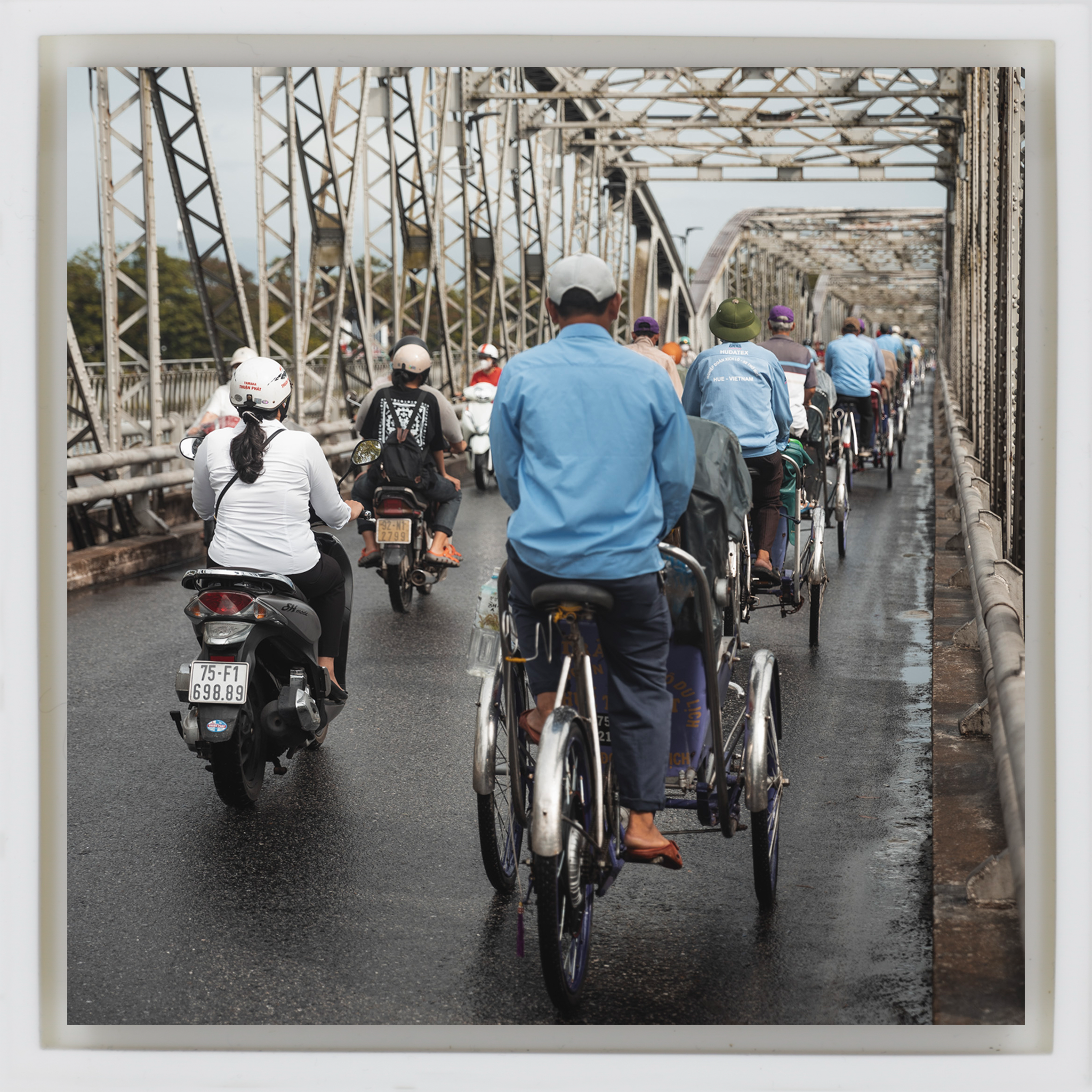Morning Commute- White Wrapp