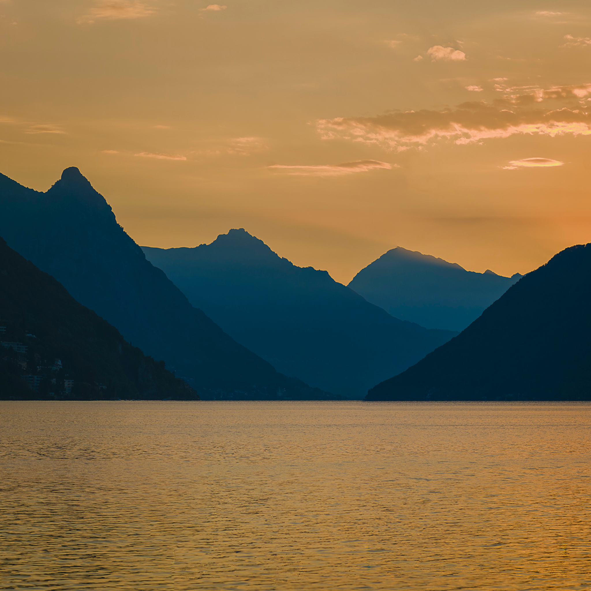 Zonsopgang aan het Meer van Lugano - Collectie: Zwitserland