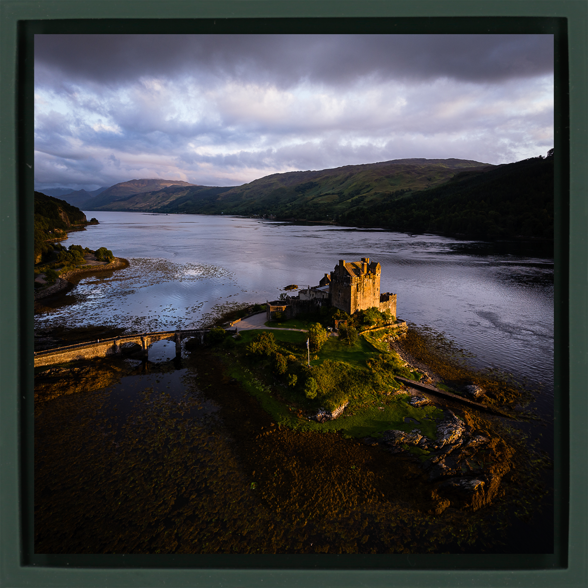 Château Aglow - Emballage vert foncé