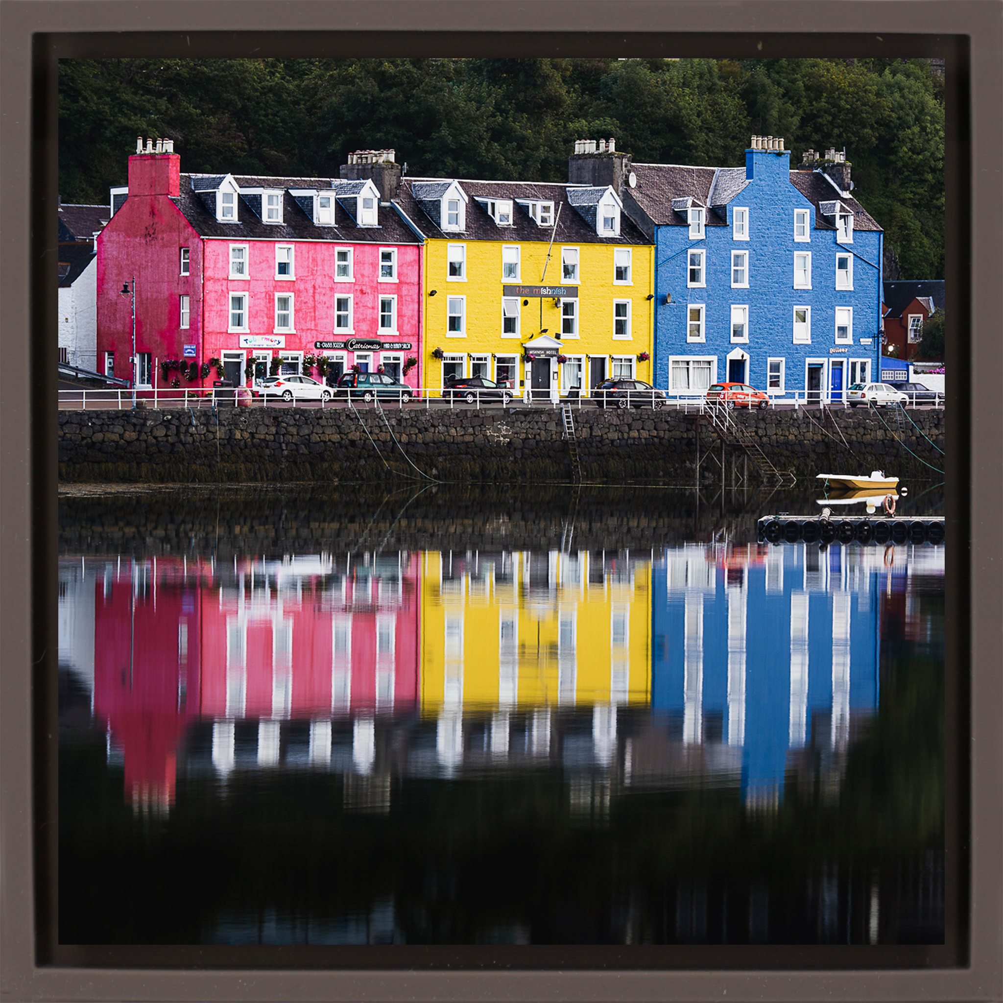 Gllomy Day in Tobermory - Bruine Wrapp
