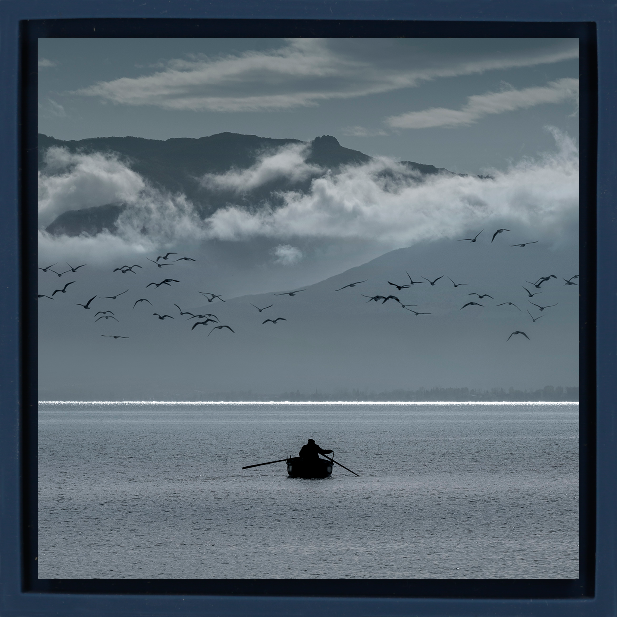 Echoes of Karavomylos - Donkerblauwe Wrapp