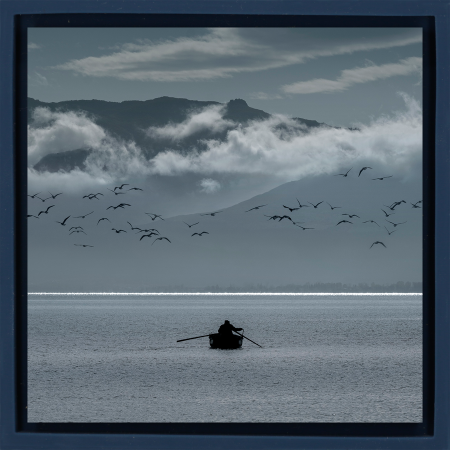Echoes of Karavomylos - Donkerblauwe Wrapp