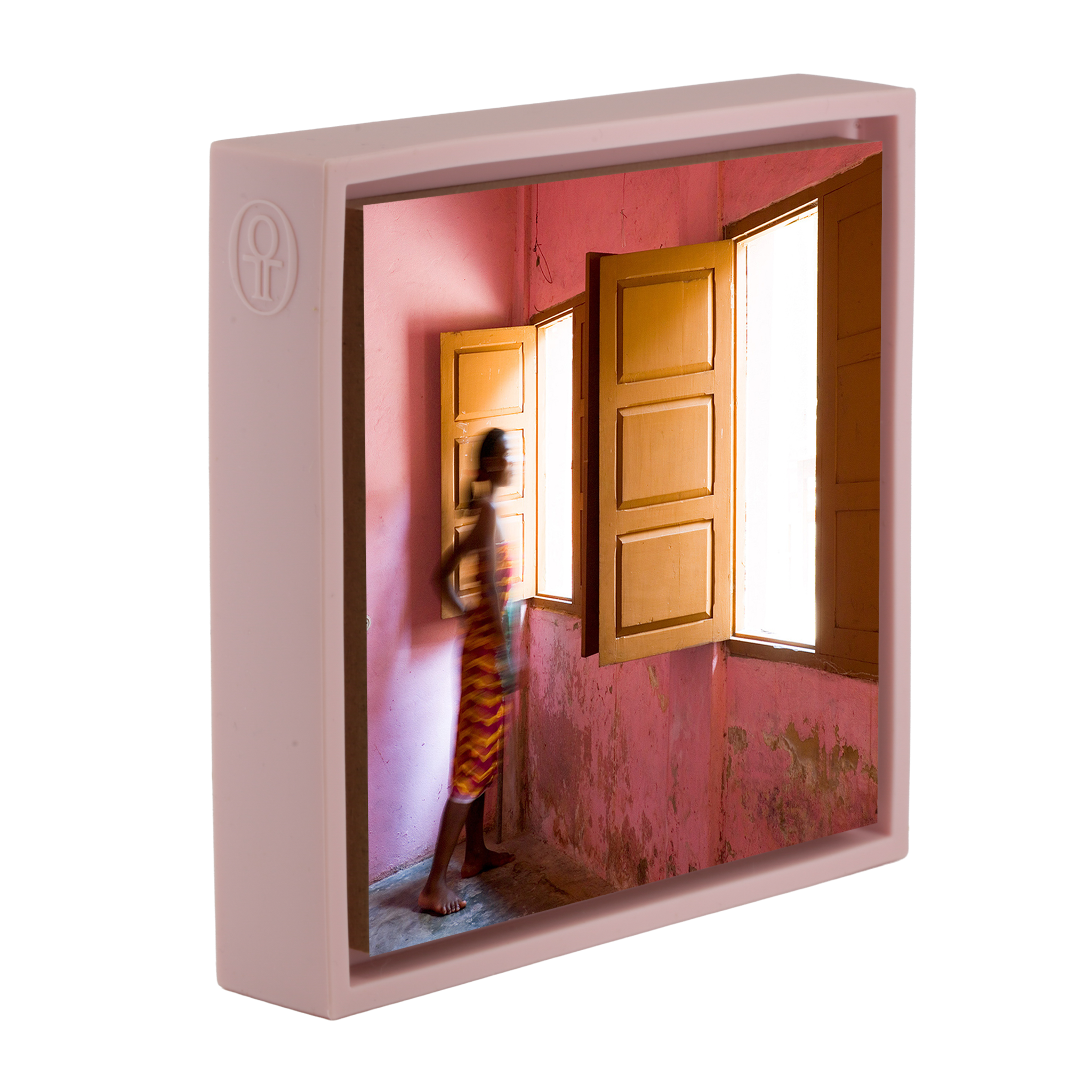 Woman Window - Pink Wrapp