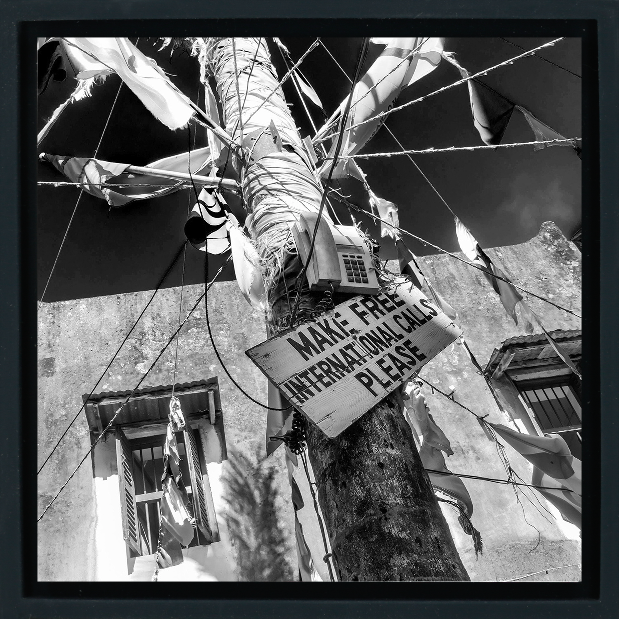 International Call - Black Wrapp