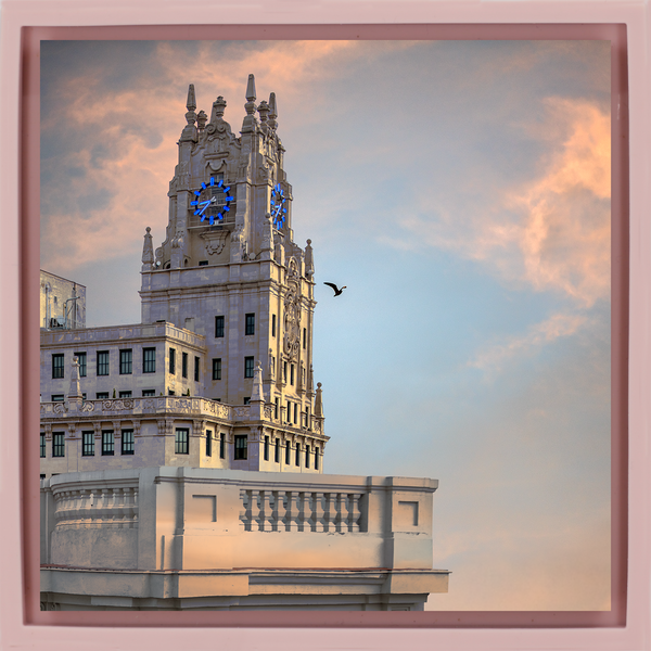 Edificio Telefónica - Pink Wrapp