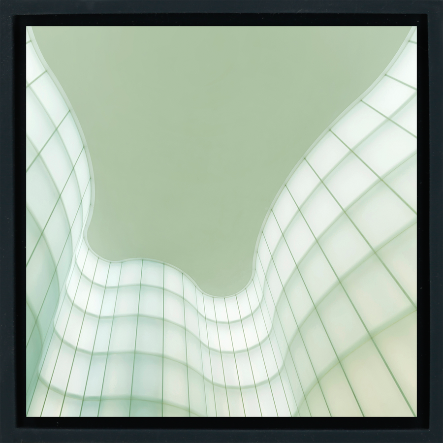 Curvy Wall - Black Wrapp
