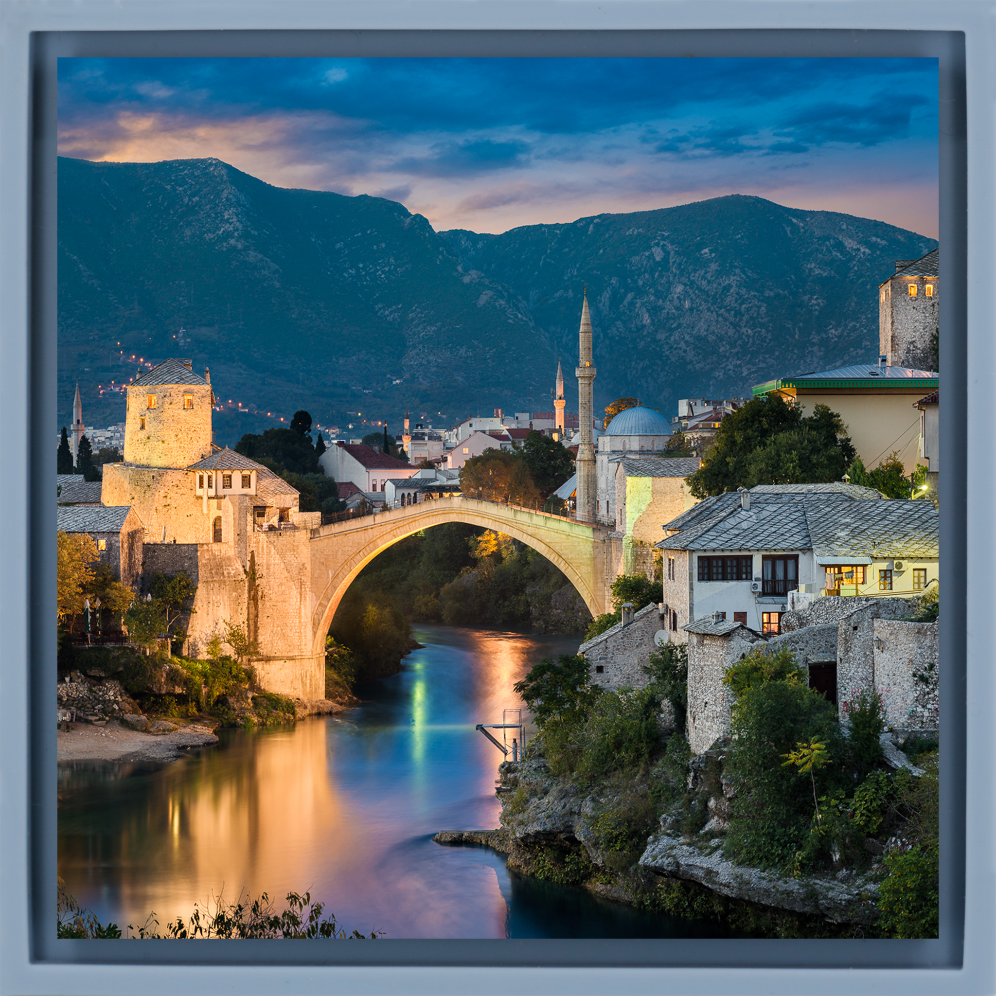 Mostar Bridge – Hellblaue Verpackung