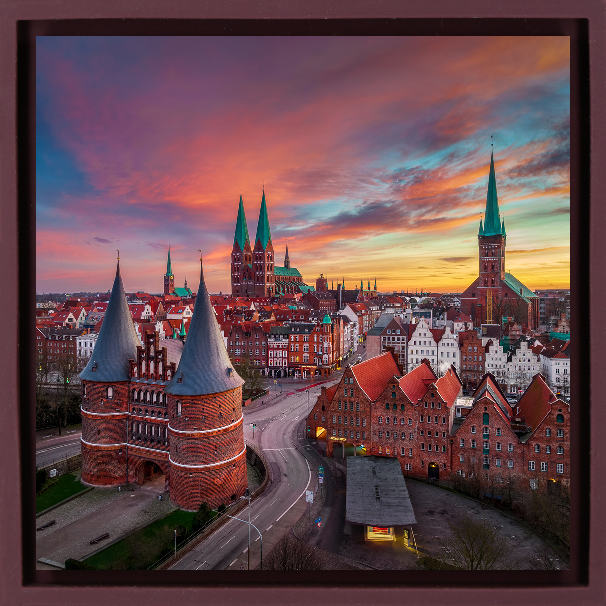 Sunrise at The Holstentor - Paarse Wrapp