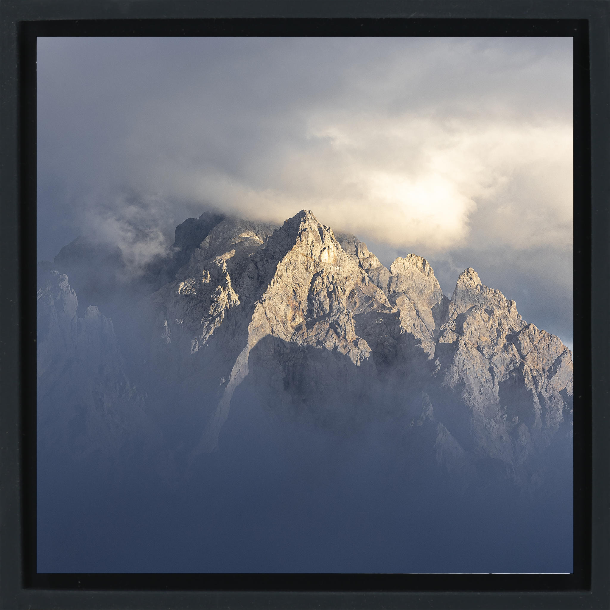 Picos de Europa- Black Wrapp