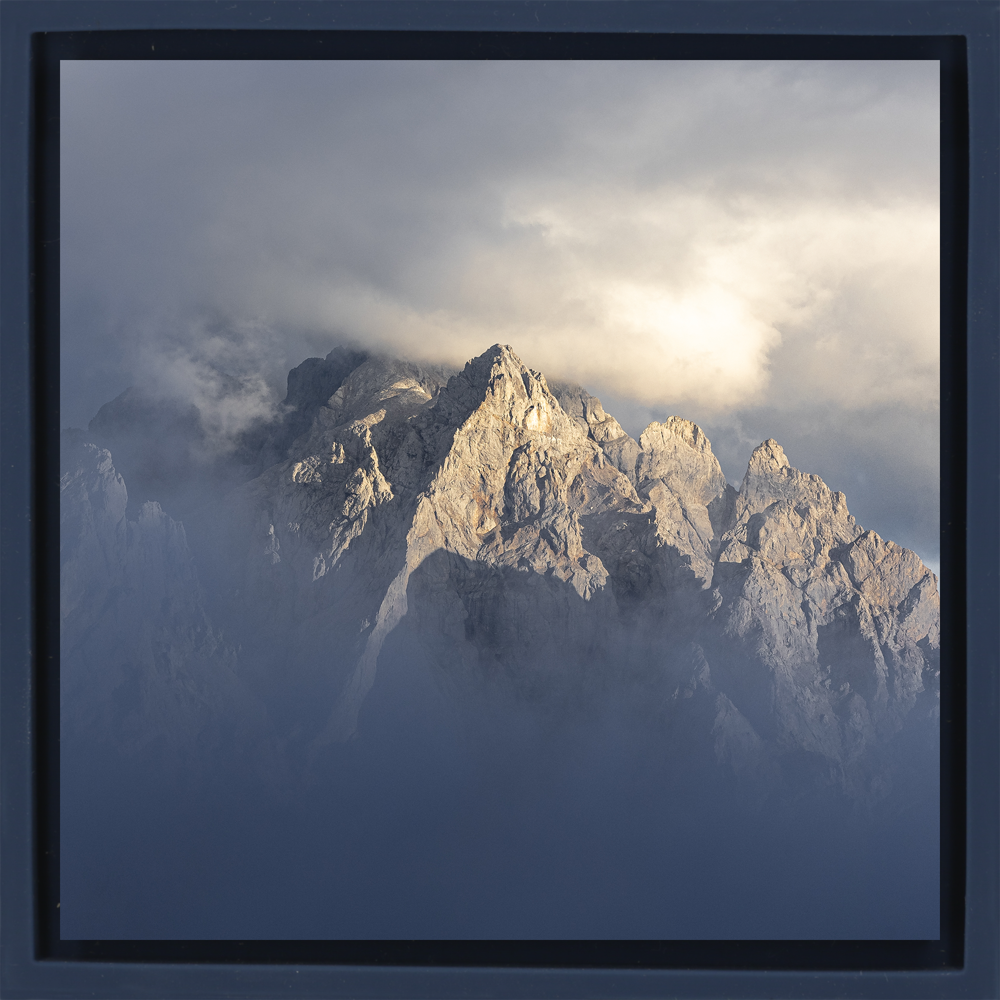 Picos de Europa- Dark Blue Wrapp