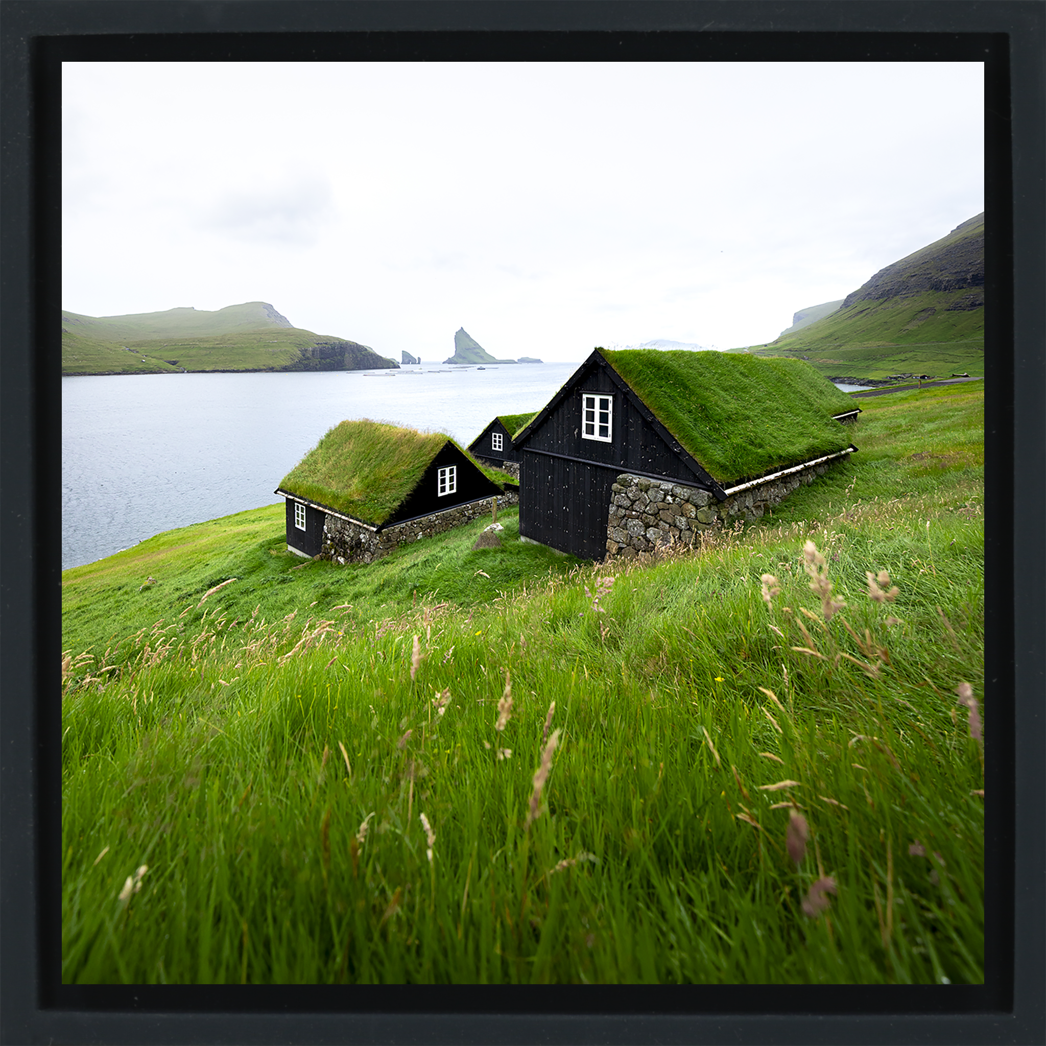 Traditional Faroese Living- Black Wrapp