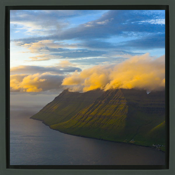 Cliffs In the Clouds - Dark Green Wrapp