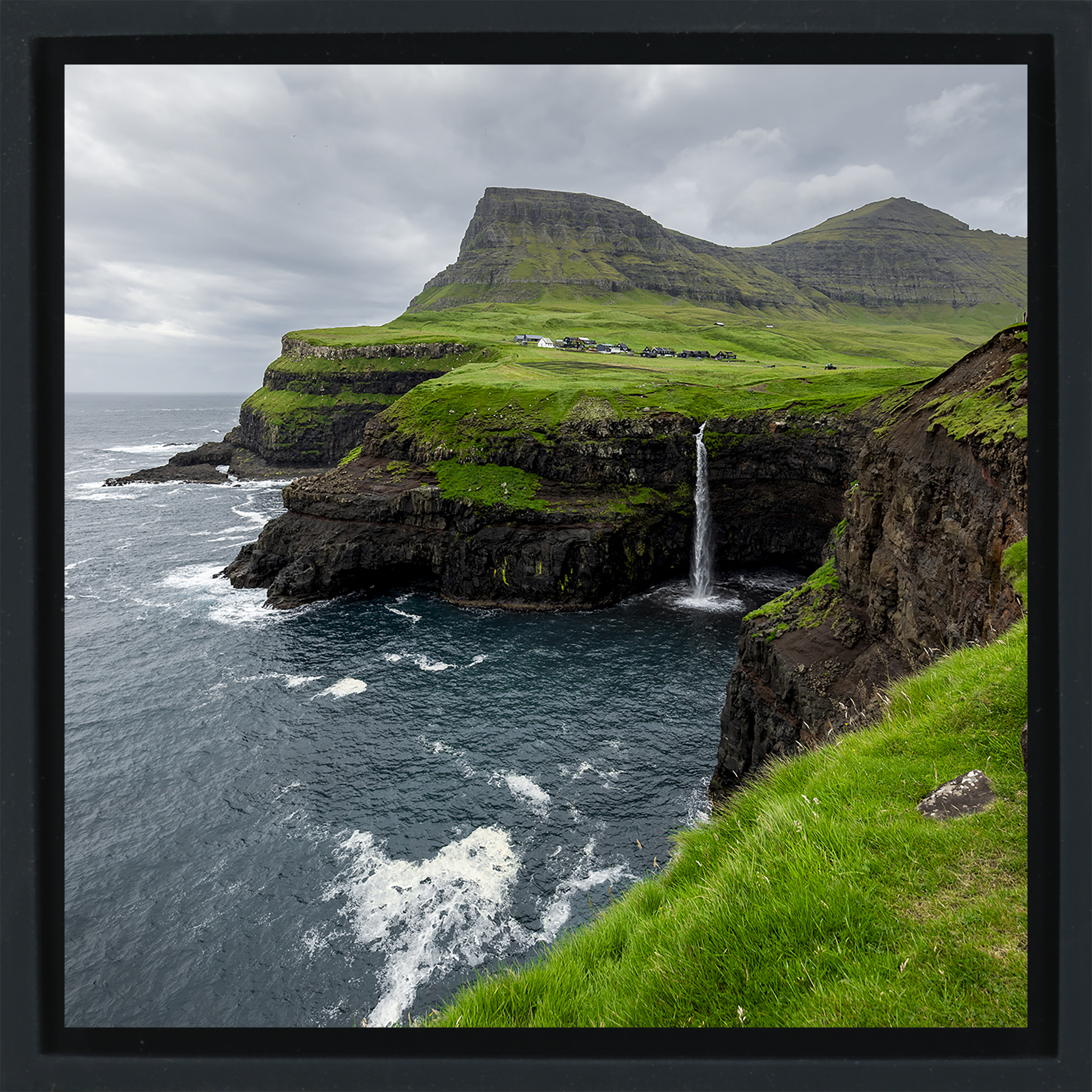 The Magic of Múlafossur- Black Wrapp