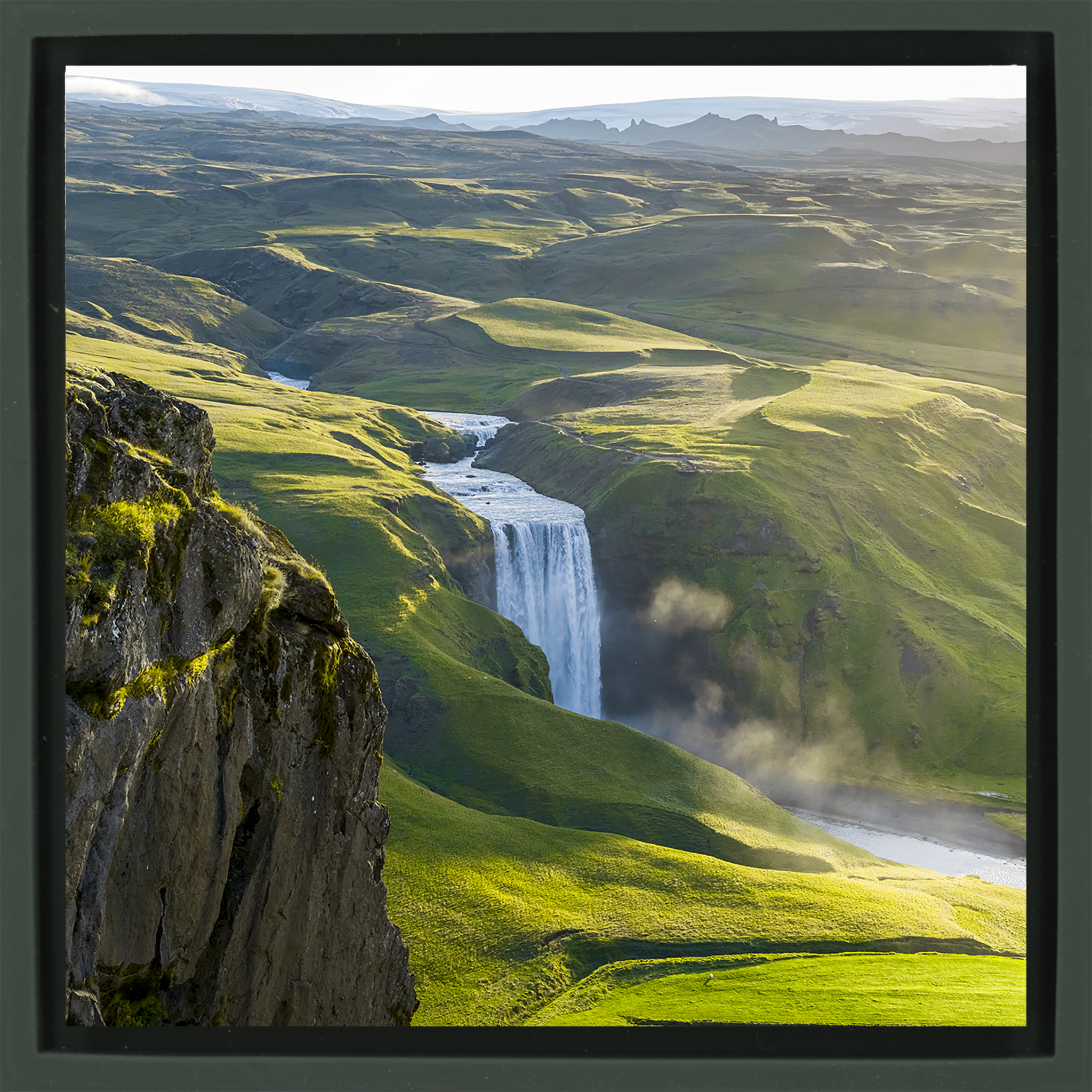 The Might of Skógafoss- Dark Green Wrapp