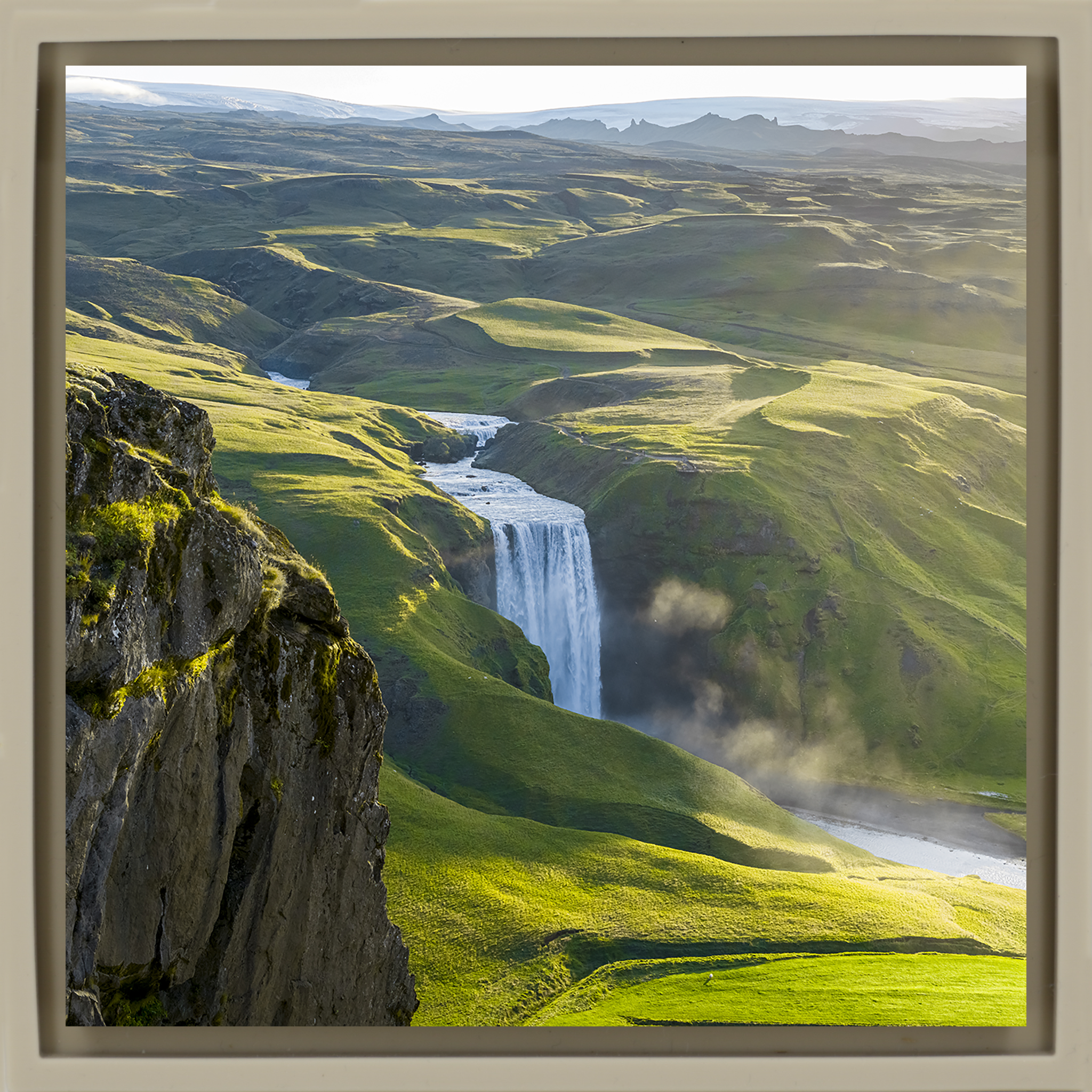 The Might of Skógafoss- Sand Wrapp